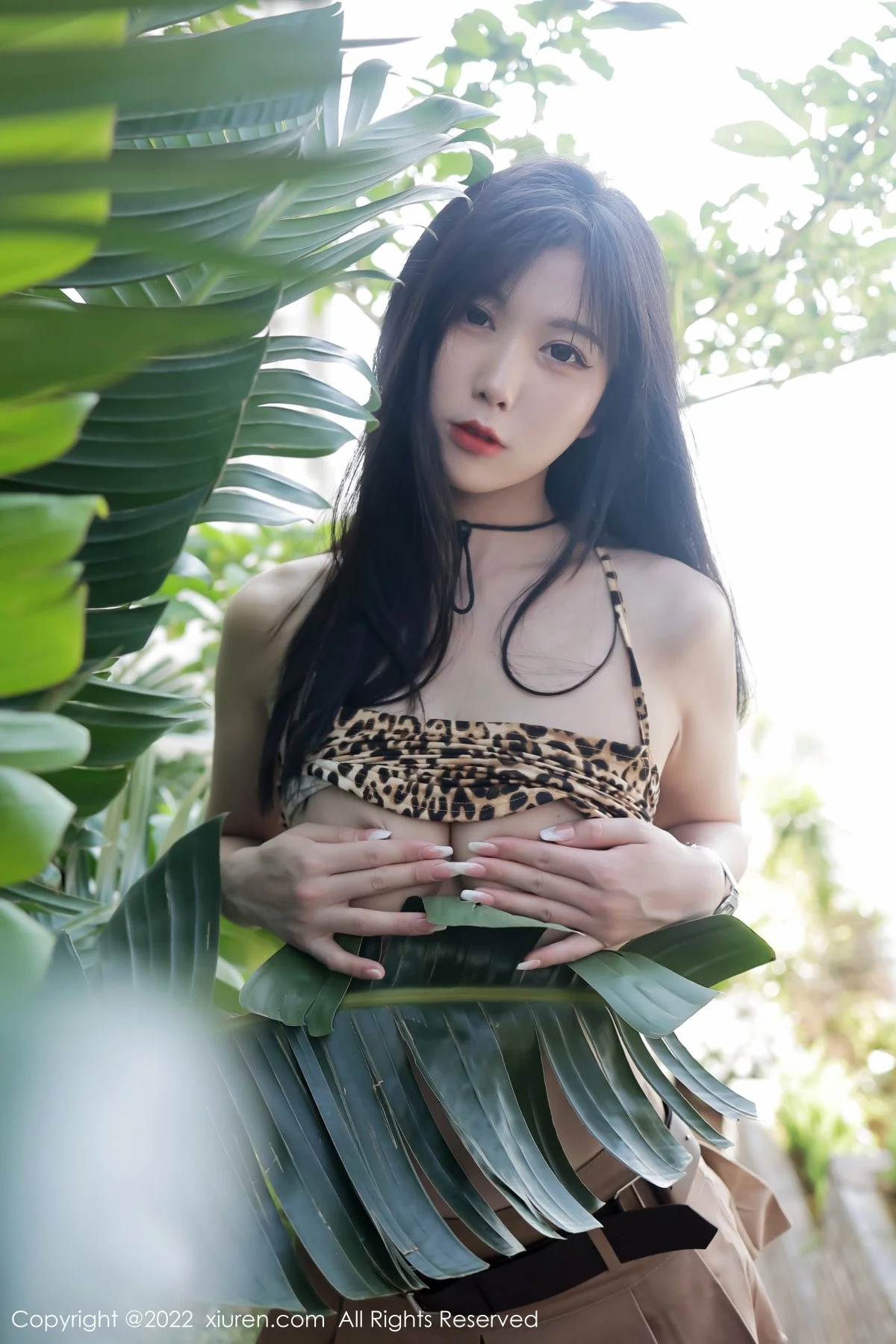 [[XiuRen秀人网]秀人网]No.4715_模特李雅柔182CM大理旅拍户外豹纹吊带衣配短裙迷人诱惑写真45P