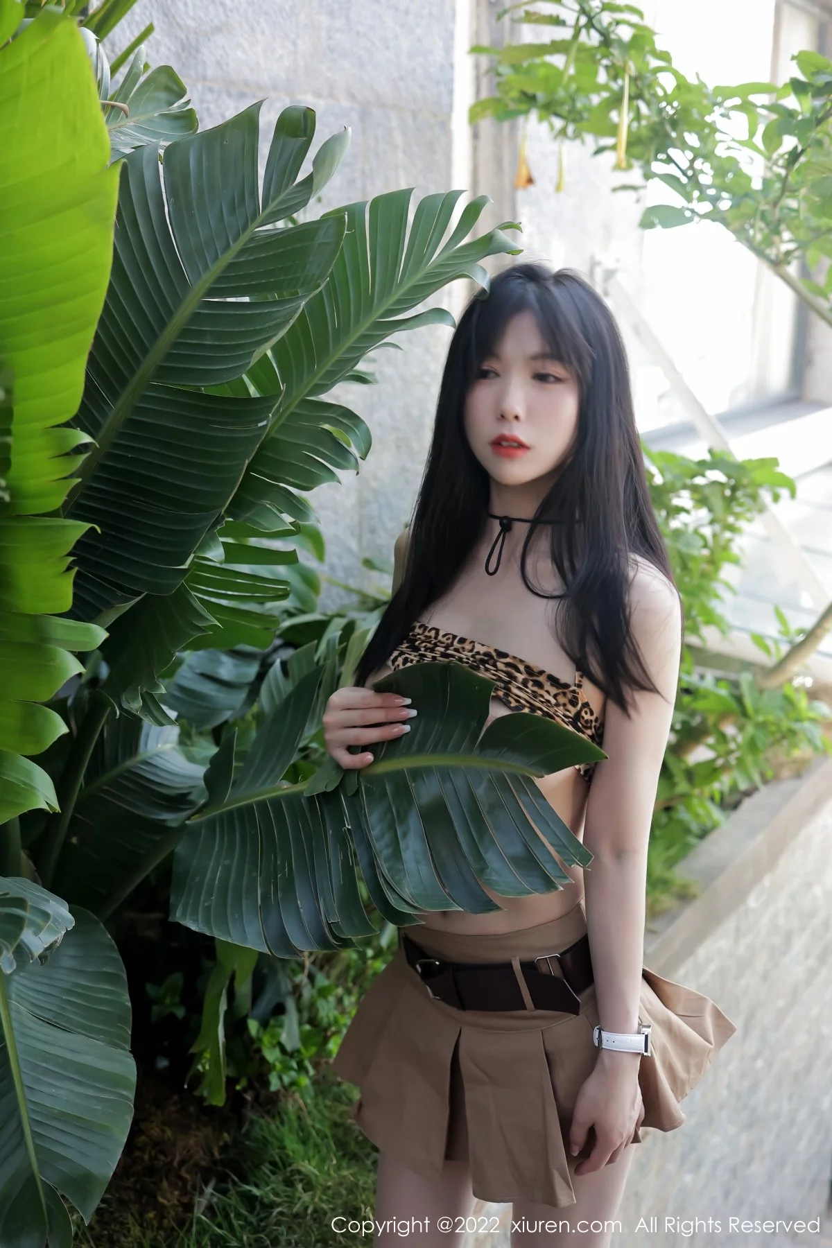 [[XiuRen秀人网]秀人网]No.4715_模特李雅柔182CM大理旅拍户外豹纹吊带衣配短裙迷人诱惑写真45P