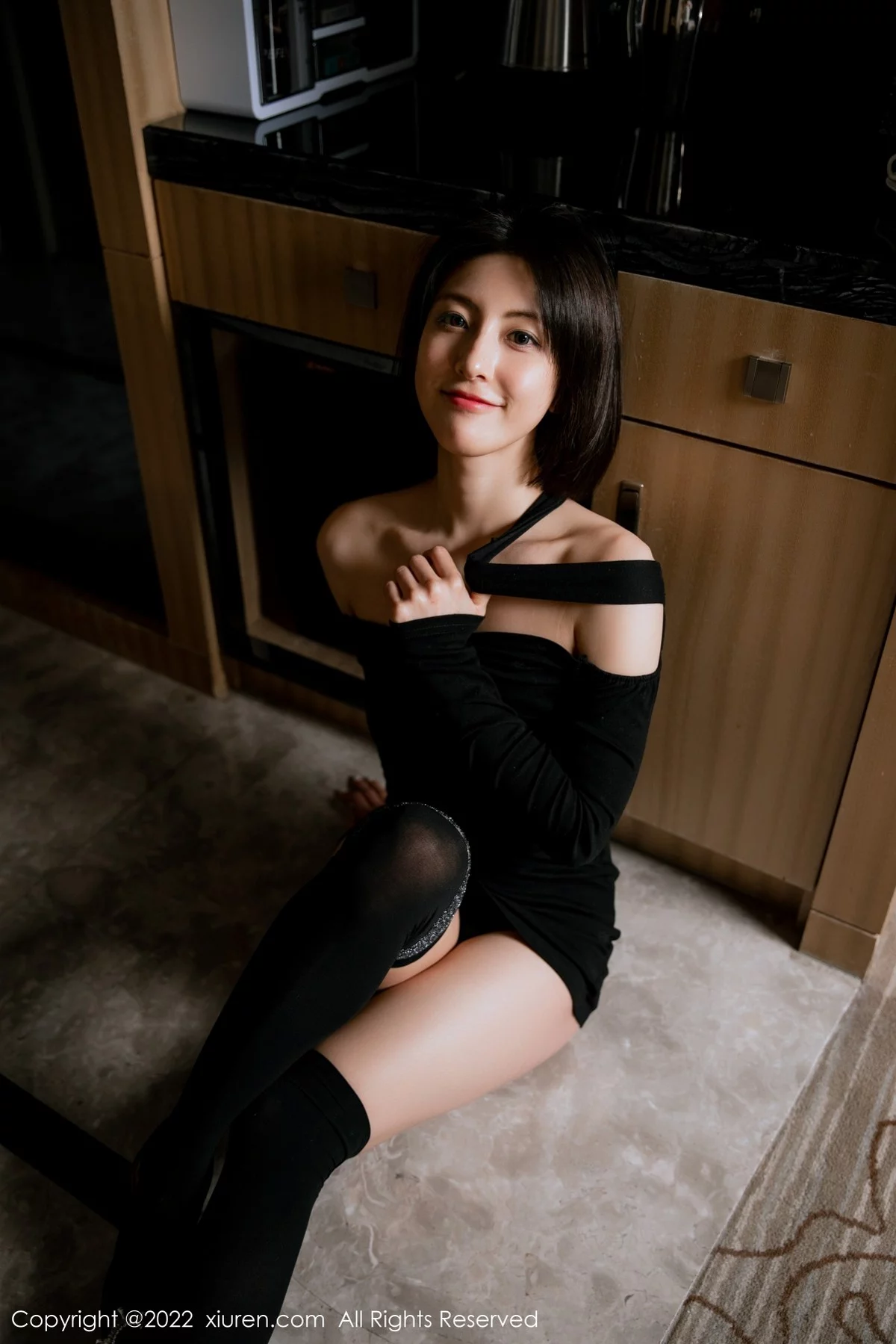 [[XiuRen秀人网]秀人网]No.4603_模特林文文yooki室内场景黑色服饰半脱露性感内衣完美诱惑写真61P