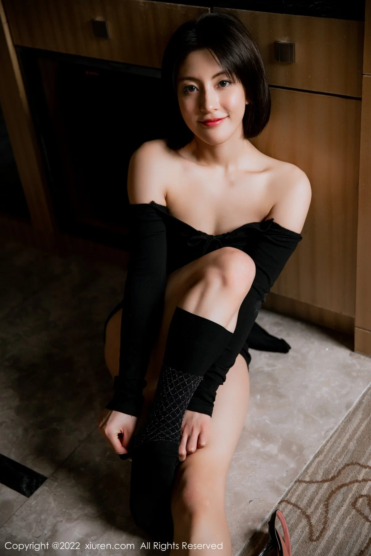 [[XiuRen秀人网]秀人网]No.4603_模特林文文yooki室内场景黑色服饰半脱露性感内衣完美诱惑写真61P