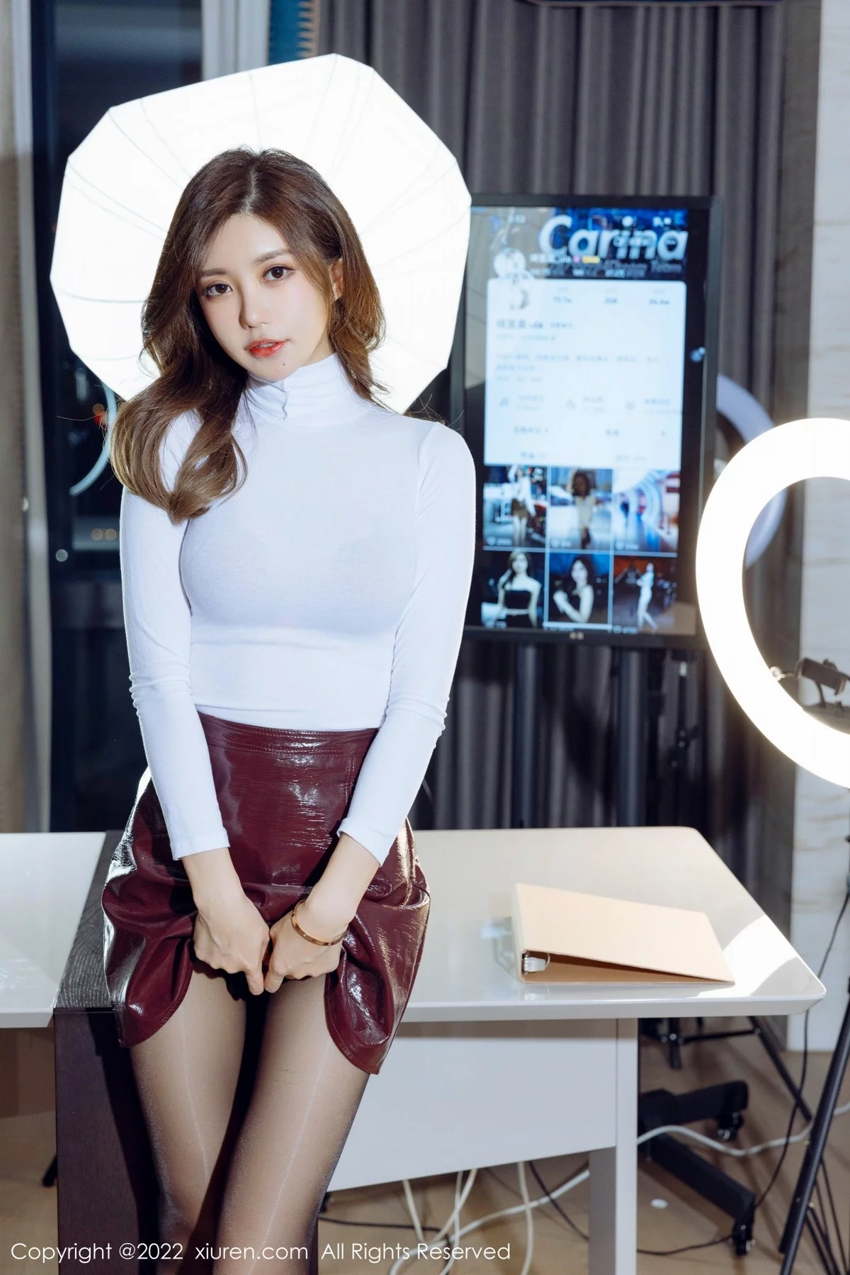 [[XiuRen秀人网]秀人网]No.4609_女神绮里嘉ula白色收身上衣半脱露性感内衣秀完美身材诱惑写真50P