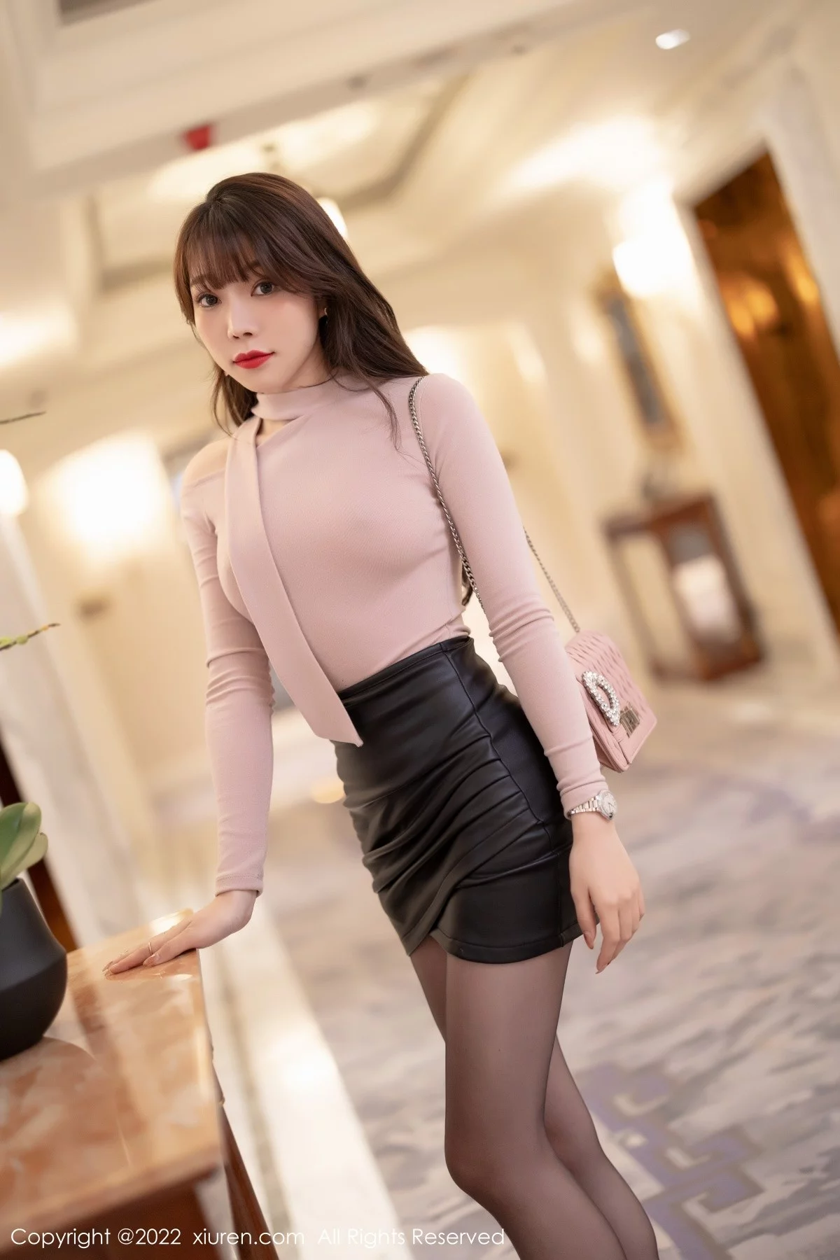 [[XiuRen秀人网]秀人网]No.4606_女神芝芝Booty粉色收身上衣配黑色短裙超薄黑丝撩人诱惑写真78P