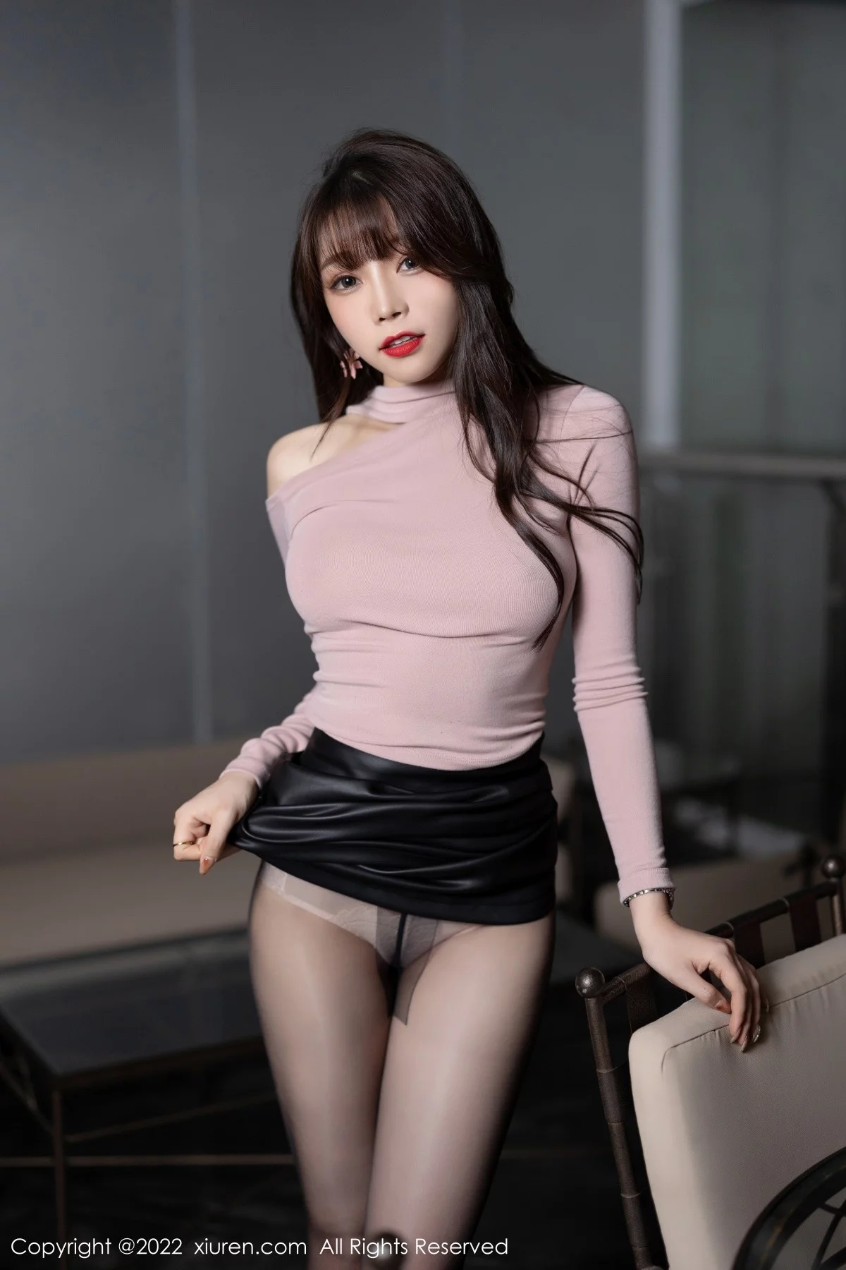 [[XiuRen秀人网]秀人网]No.4606_女神芝芝Booty粉色收身上衣配黑色短裙超薄黑丝撩人诱惑写真78P