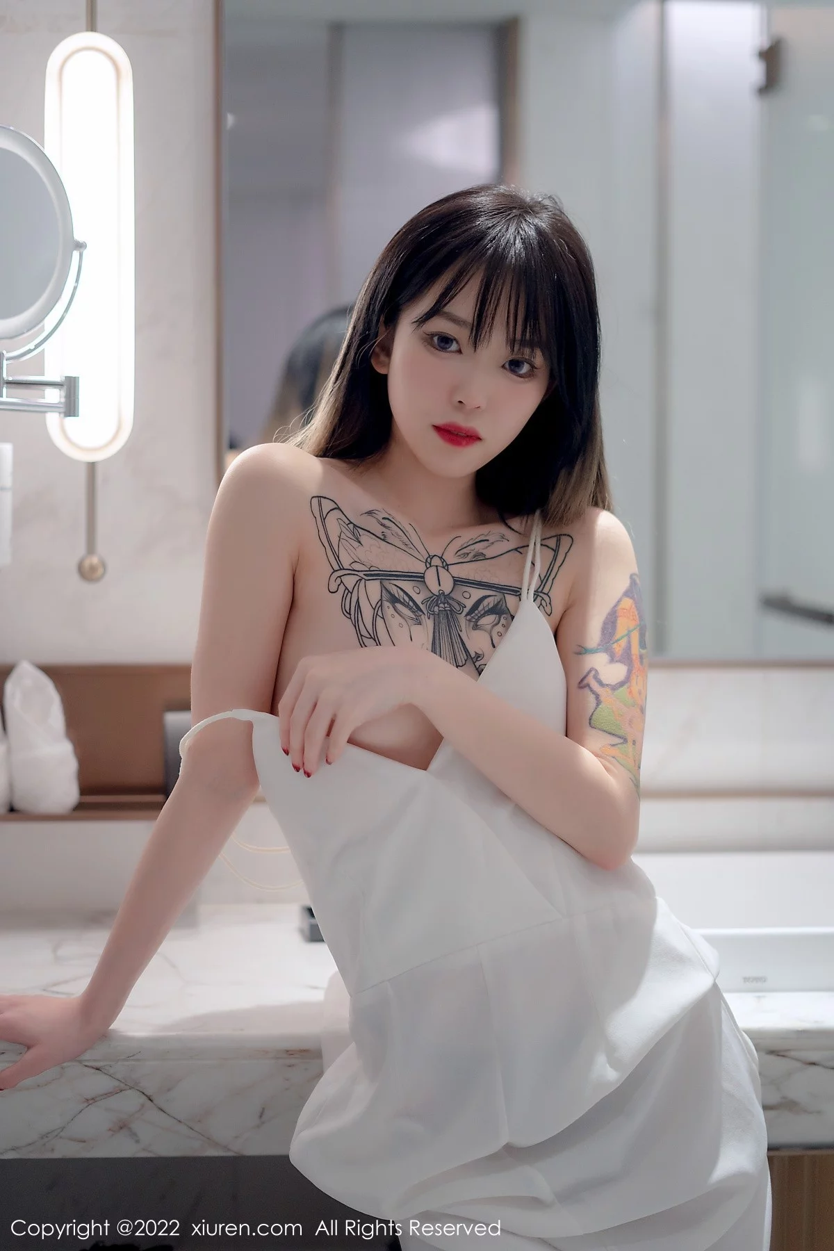 [[XiuRen秀人网]秀人网]No.4611_模特奶瓶私房浴室白色轻透薄纱吊带长裙半撩秀美腿诱惑写真55P