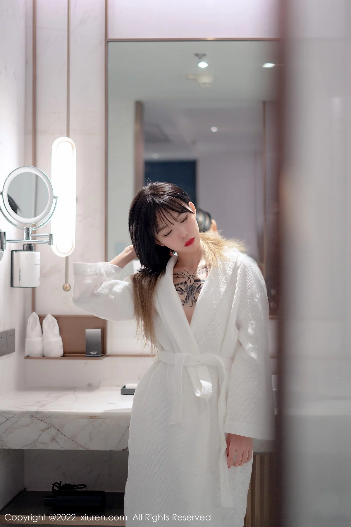 [[XiuRen秀人网]秀人网]No.4611_模特奶瓶私房浴室白色轻透薄纱吊带长裙半撩秀美腿诱惑写真55P