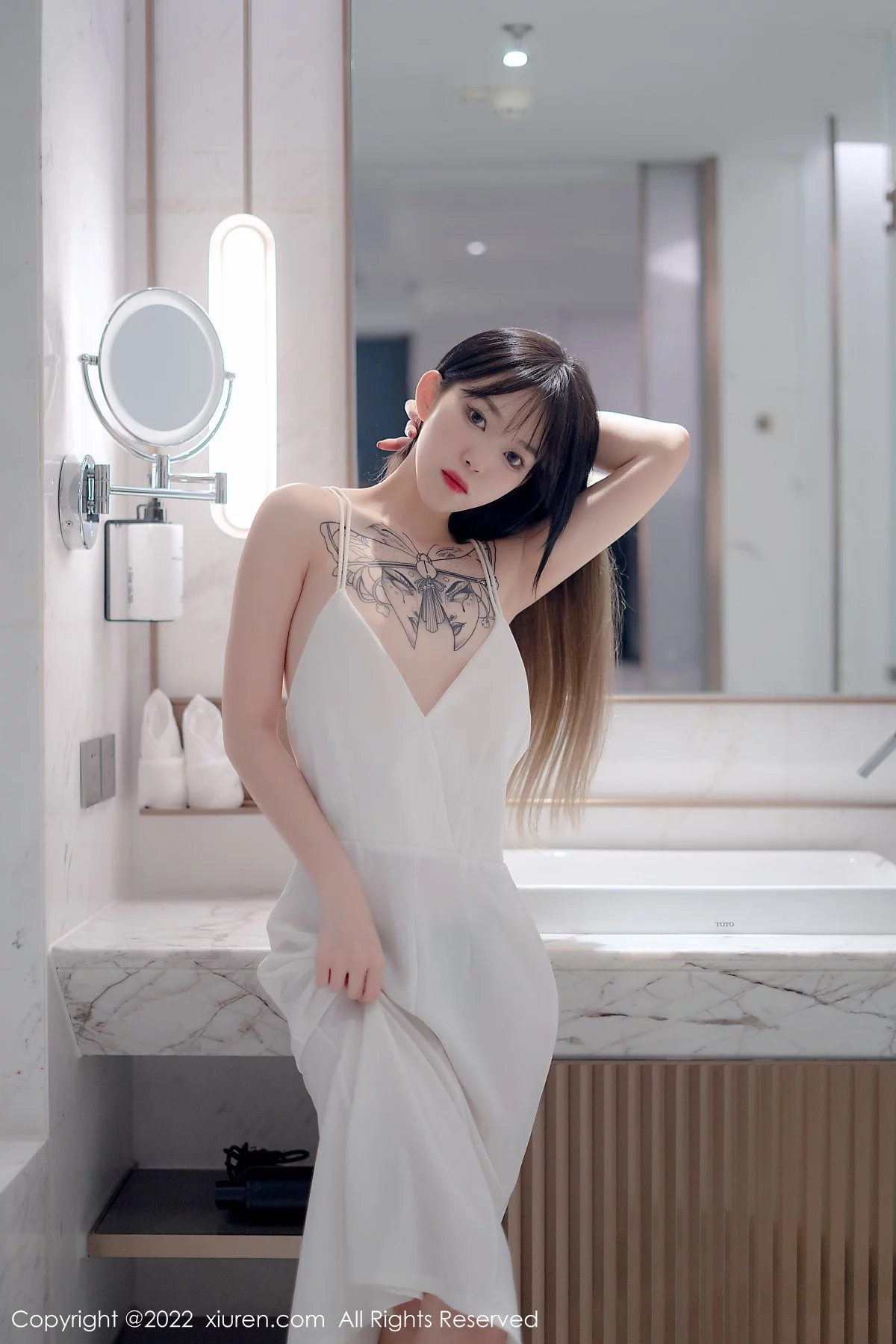 [[XiuRen秀人网]秀人网]No.4611_模特奶瓶私房浴室白色轻透薄纱吊带长裙半撩秀美腿诱惑写真55P