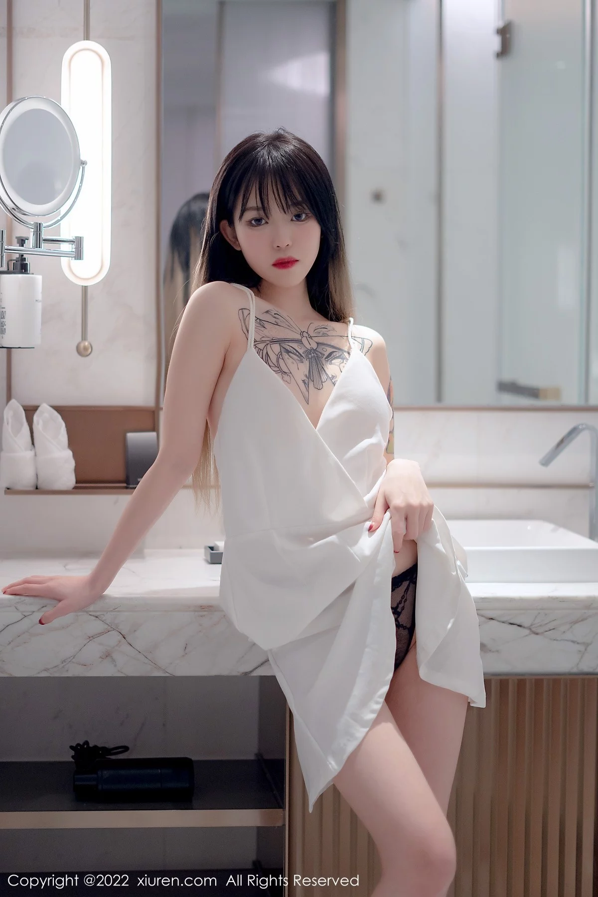 [[XiuRen秀人网]秀人网]No.4611_模特奶瓶私房浴室白色轻透薄纱吊带长裙半撩秀美腿诱惑写真55P