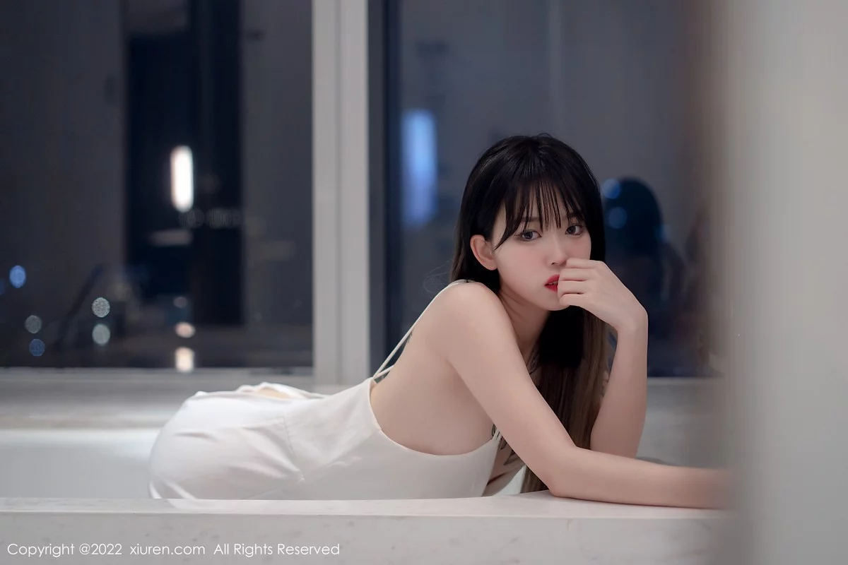 [[XiuRen秀人网]秀人网]No.4611_模特奶瓶私房浴室白色轻透薄纱吊带长裙半撩秀美腿诱惑写真55P