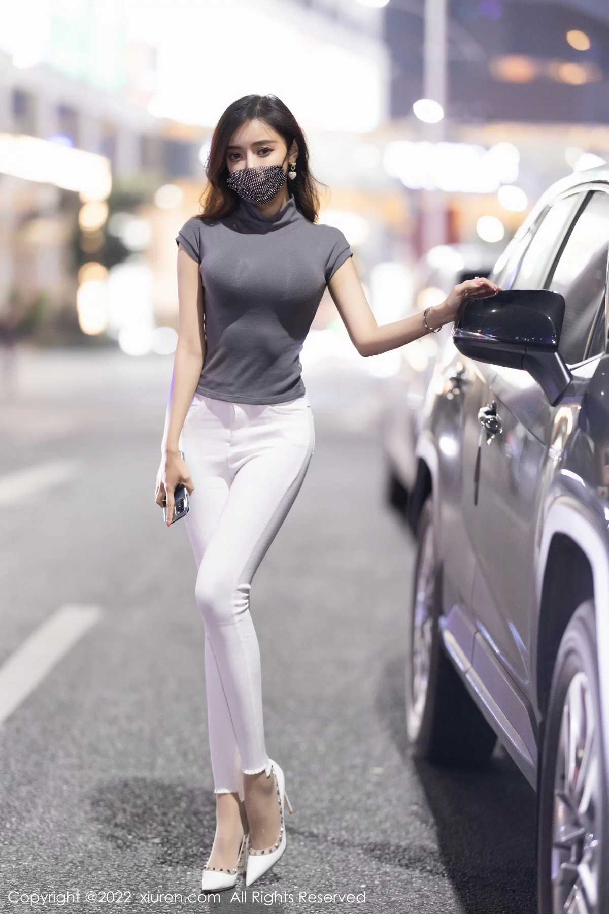 [[XiuRen秀人网]秀人网]No.4621_女神王馨瑶yanni深灰色收身上衣配白色长裤秀完美身材诱惑写真72P