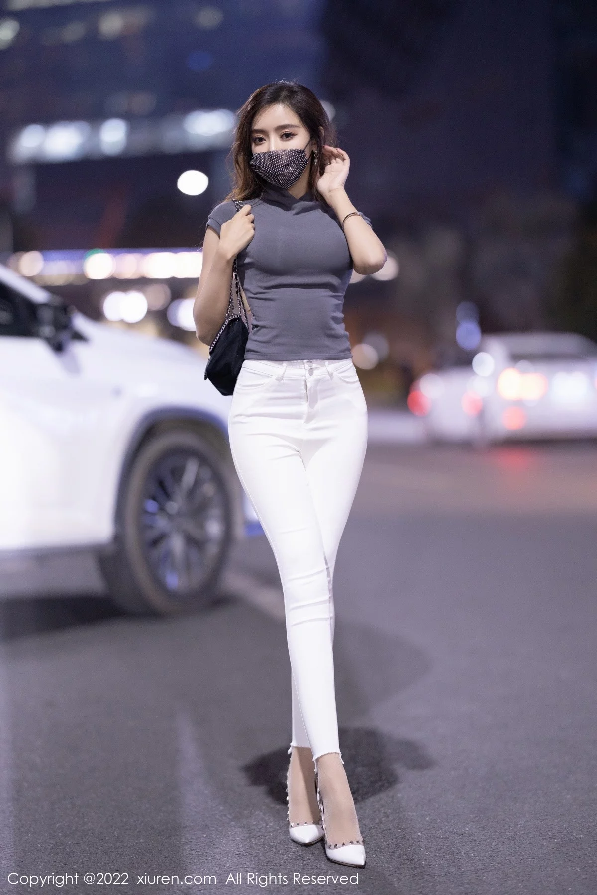 [[XiuRen秀人网]秀人网]No.4621_女神王馨瑶yanni深灰色收身上衣配白色长裤秀完美身材诱惑写真72P