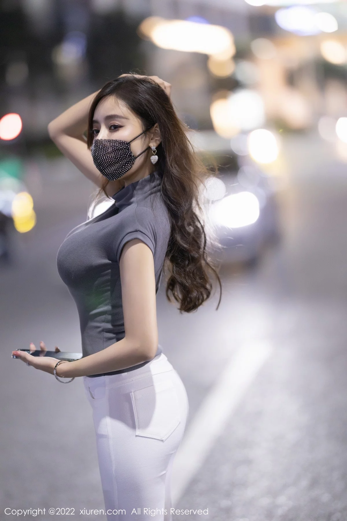 [[XiuRen秀人网]秀人网]No.4621_女神王馨瑶yanni深灰色收身上衣配白色长裤秀完美身材诱惑写真72P