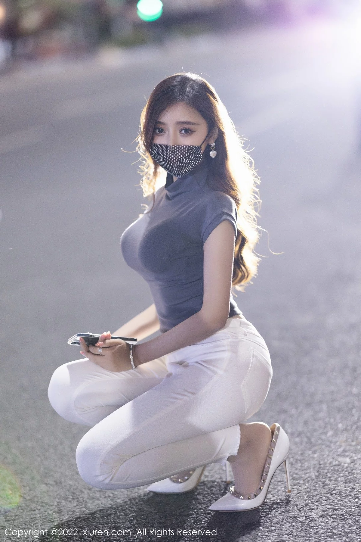 [[XiuRen秀人网]秀人网]No.4621_女神王馨瑶yanni深灰色收身上衣配白色长裤秀完美身材诱惑写真72P