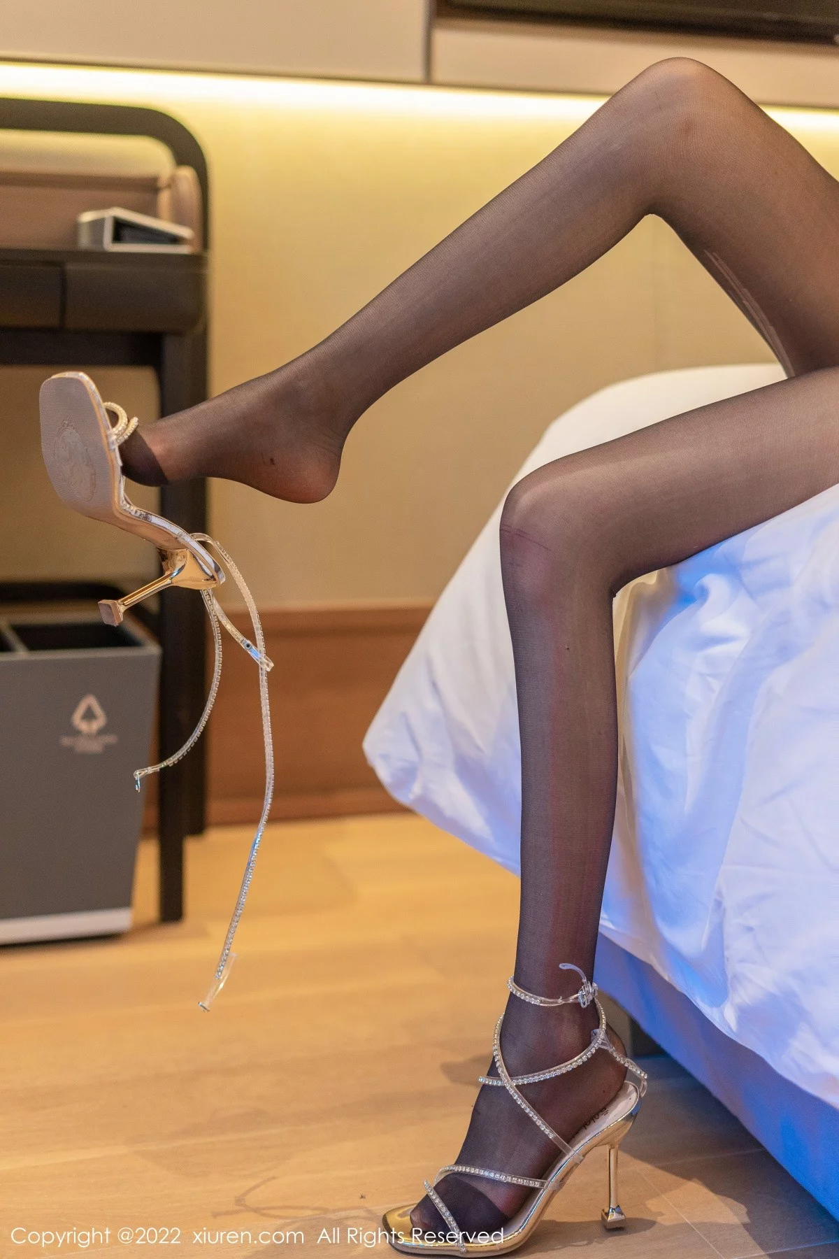 [[XiuRen秀人网]秀人网]No.4626_模特熊小诺成都旅拍黑色轻透上衣配破烂黑丝裤袜迷人诱惑写真63P