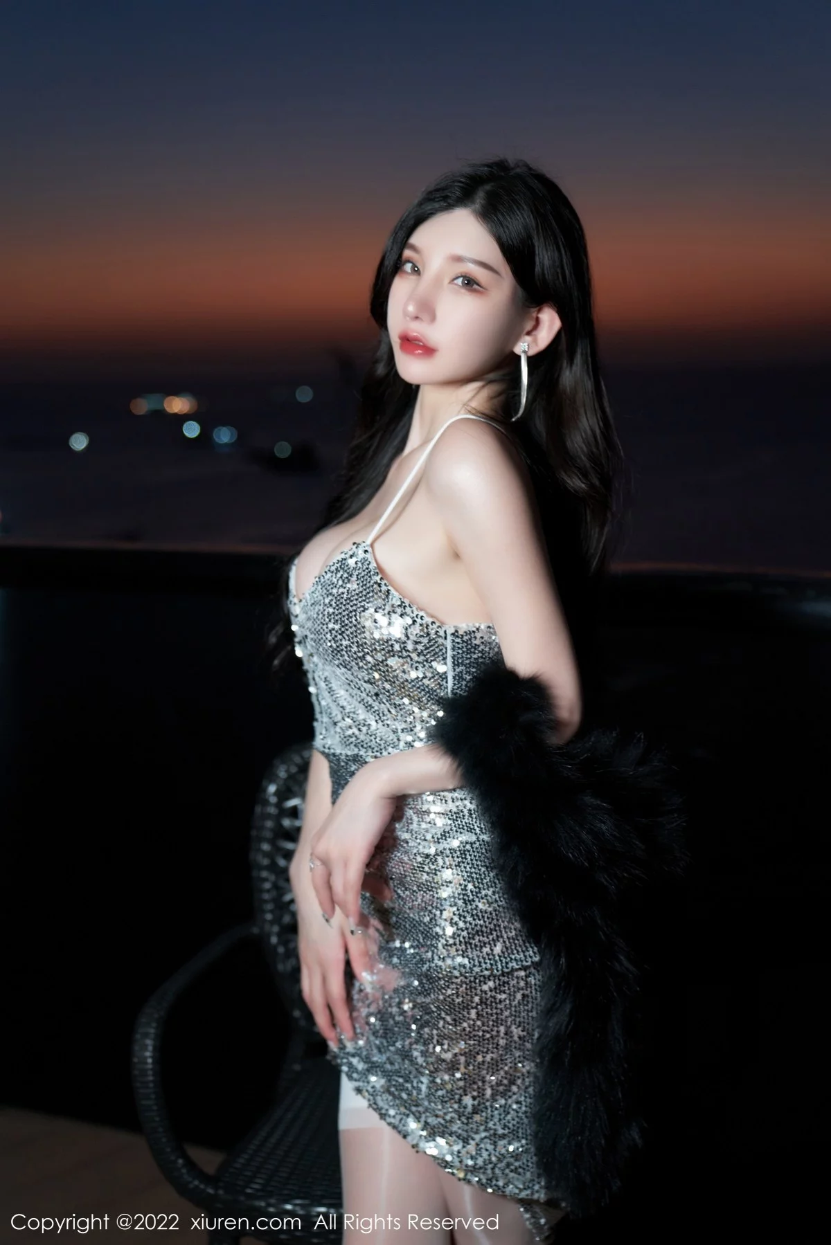 [[XiuRen秀人网]秀人网]No.4628_女神周于希Sally三亚旅拍闪亮银色吊裙配白丝吊袜极致诱惑写真70P