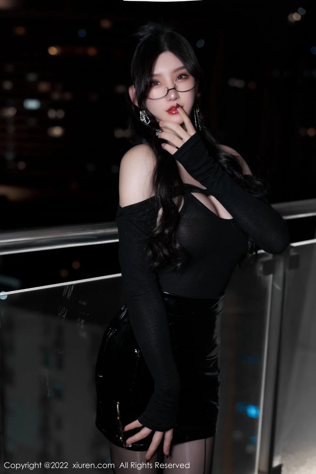 [[XiuRen秀人网]秀人网]No.4843_女神周于希Sally性感黑色服饰配闪亮黑丝半脱秀完美身材诱惑写真73P