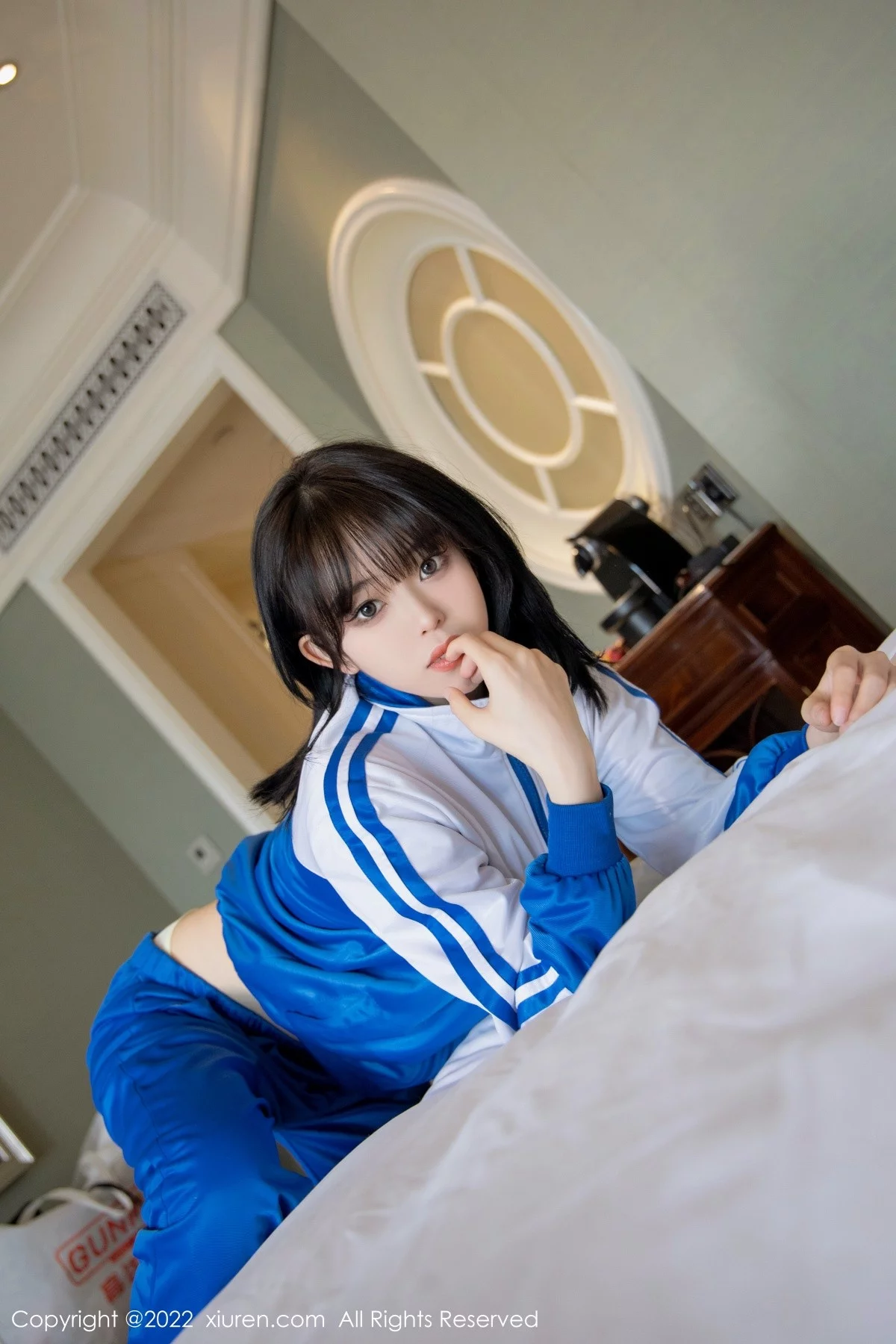 [[XiuRen秀人网]秀人网]No.4838_模特奶瓶私房半脱蓝白运动服露性感黄色内衣秀完美身材诱惑写真70P