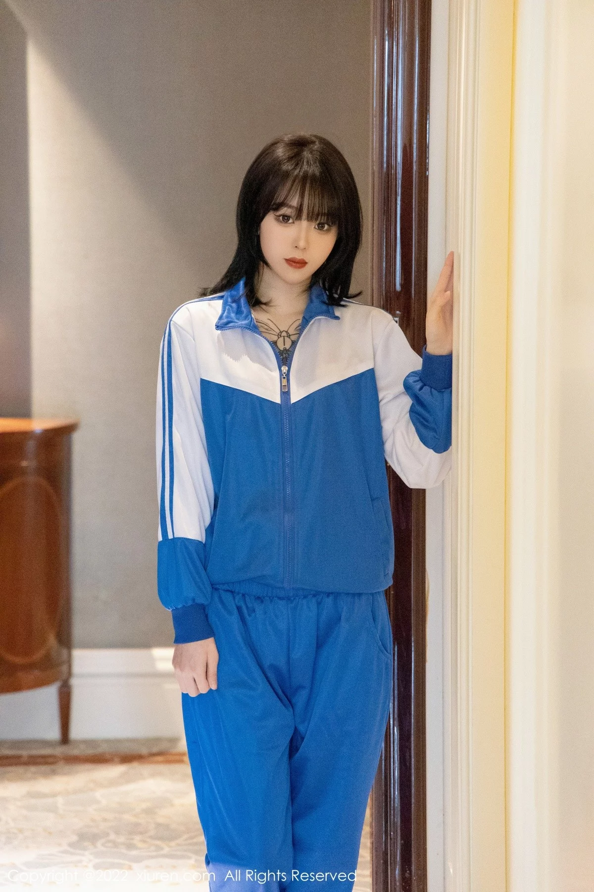 [[XiuRen秀人网]秀人网]No.4838_模特奶瓶私房半脱蓝白运动服露性感黄色内衣秀完美身材诱惑写真70P