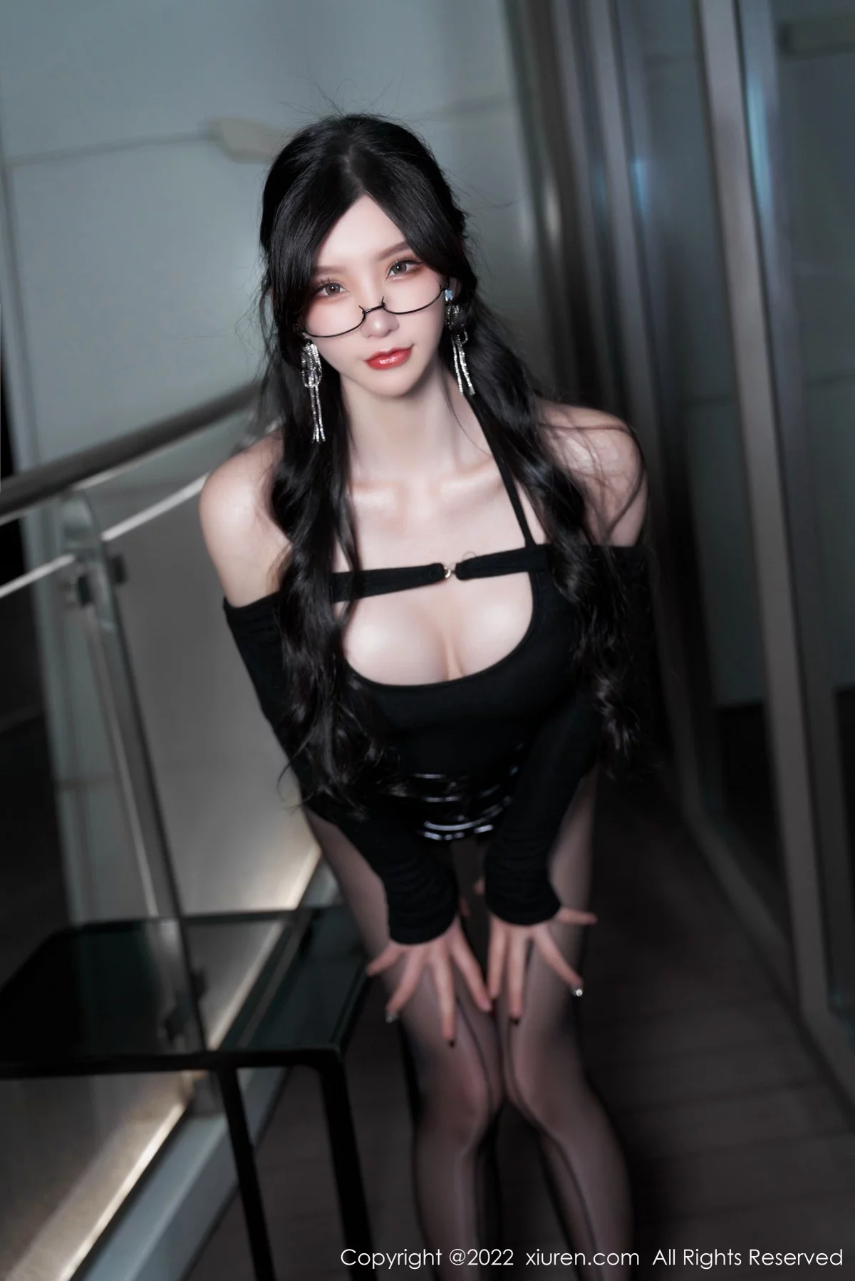 [[XiuRen秀人网]秀人网]No.4843_女神周于希Sally性感黑色服饰配闪亮黑丝半脱秀完美身材诱惑写真73P