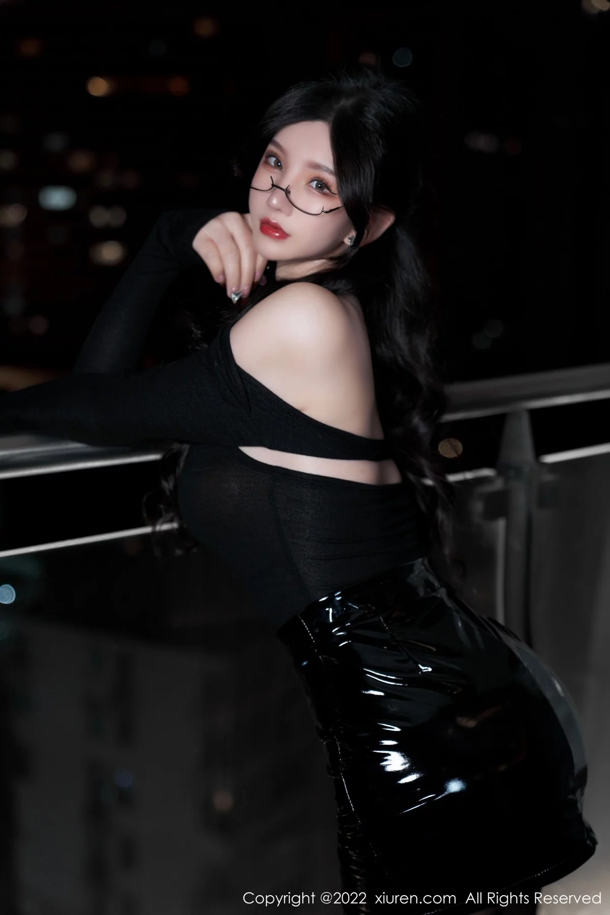 [[XiuRen秀人网]秀人网]No.4843_女神周于希Sally性感黑色服饰配闪亮黑丝半脱秀完美身材诱惑写真73P
