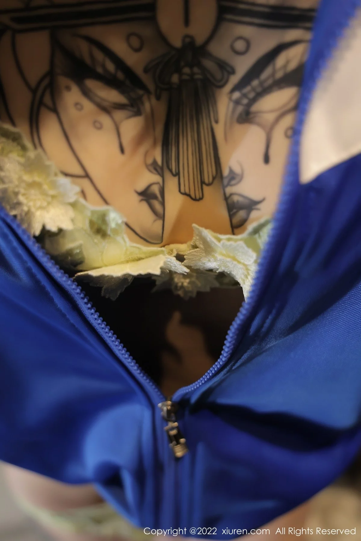 [[XiuRen秀人网]秀人网]No.4838_模特奶瓶私房半脱蓝白运动服露性感黄色内衣秀完美身材诱惑写真70P