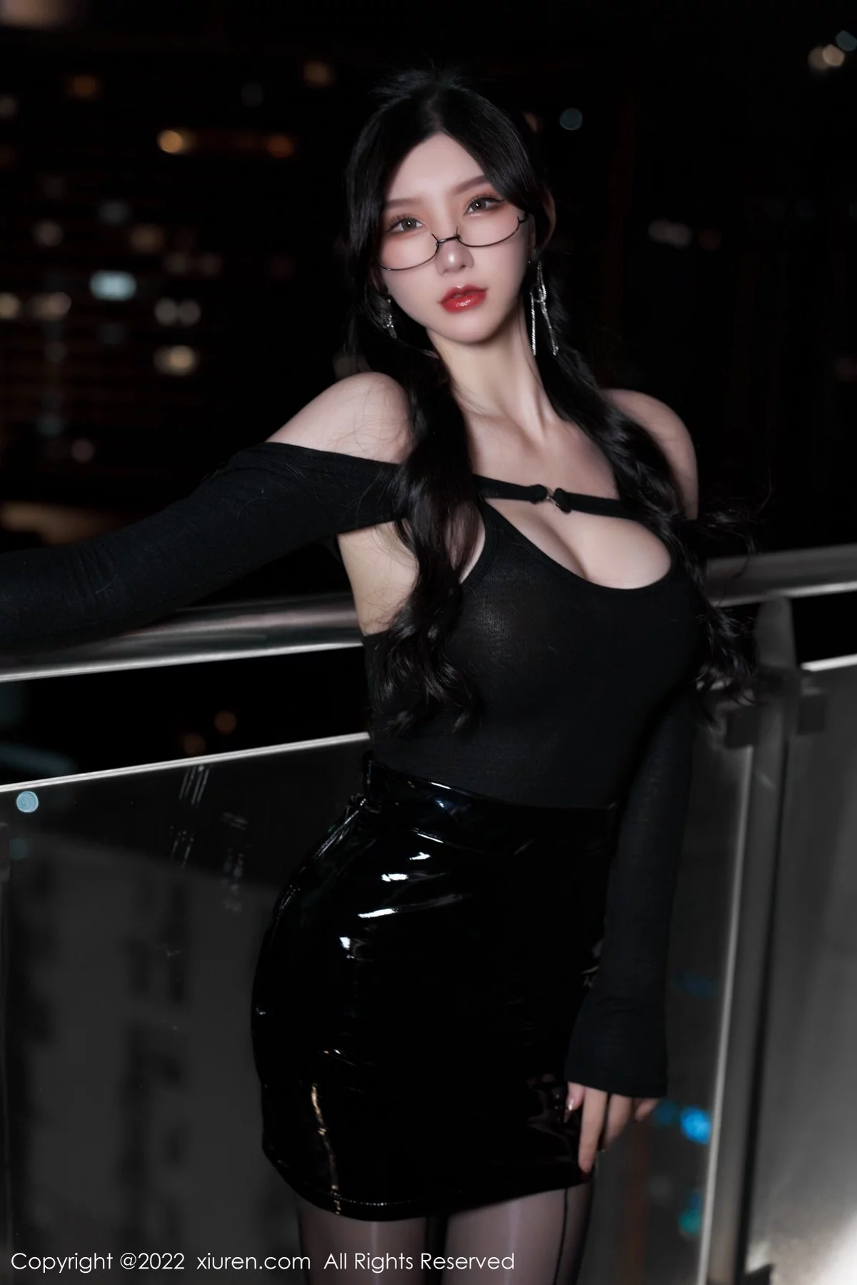 [[XiuRen秀人网]秀人网]No.4843_女神周于希Sally性感黑色服饰配闪亮黑丝半脱秀完美身材诱惑写真73P