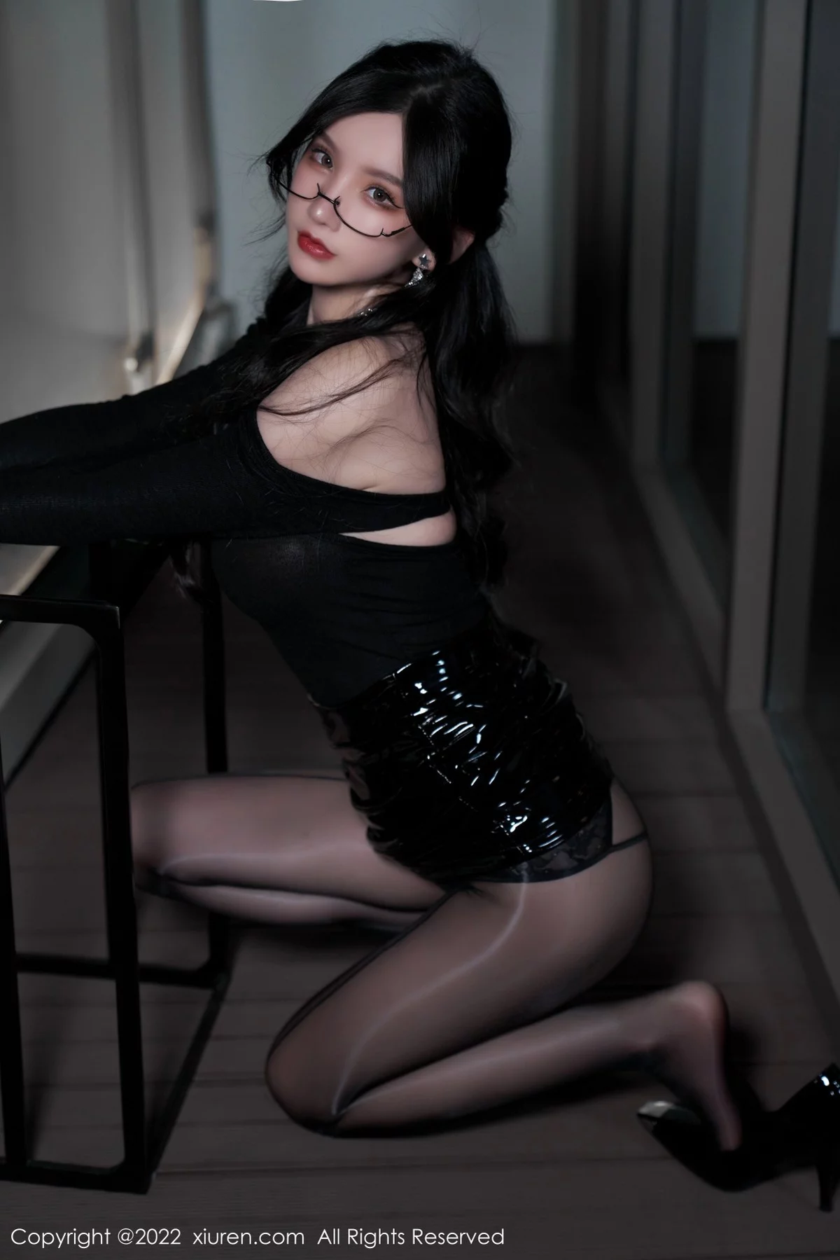 [[XiuRen秀人网]秀人网]No.4843_女神周于希Sally性感黑色服饰配闪亮黑丝半脱秀完美身材诱惑写真73P