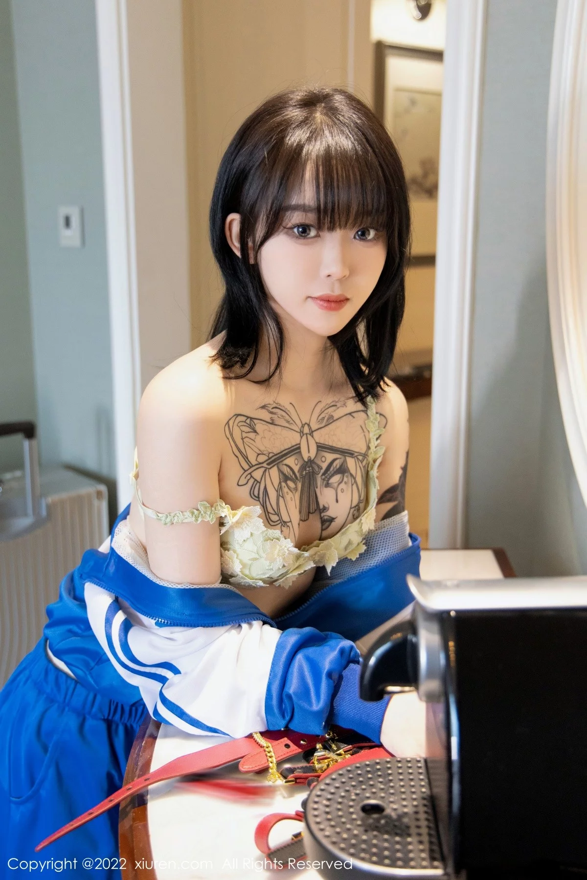 [[XiuRen秀人网]秀人网]No.4838_模特奶瓶私房半脱蓝白运动服露性感黄色内衣秀完美身材诱惑写真70P