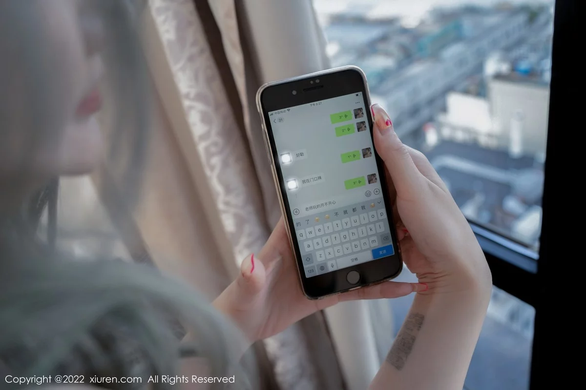 [[XiuRen秀人网]秀人网]No.4845_模特文芮jeninfer灰色上衣配格子裙半撩露蕾丝内裤秀翘臀诱惑写真54P