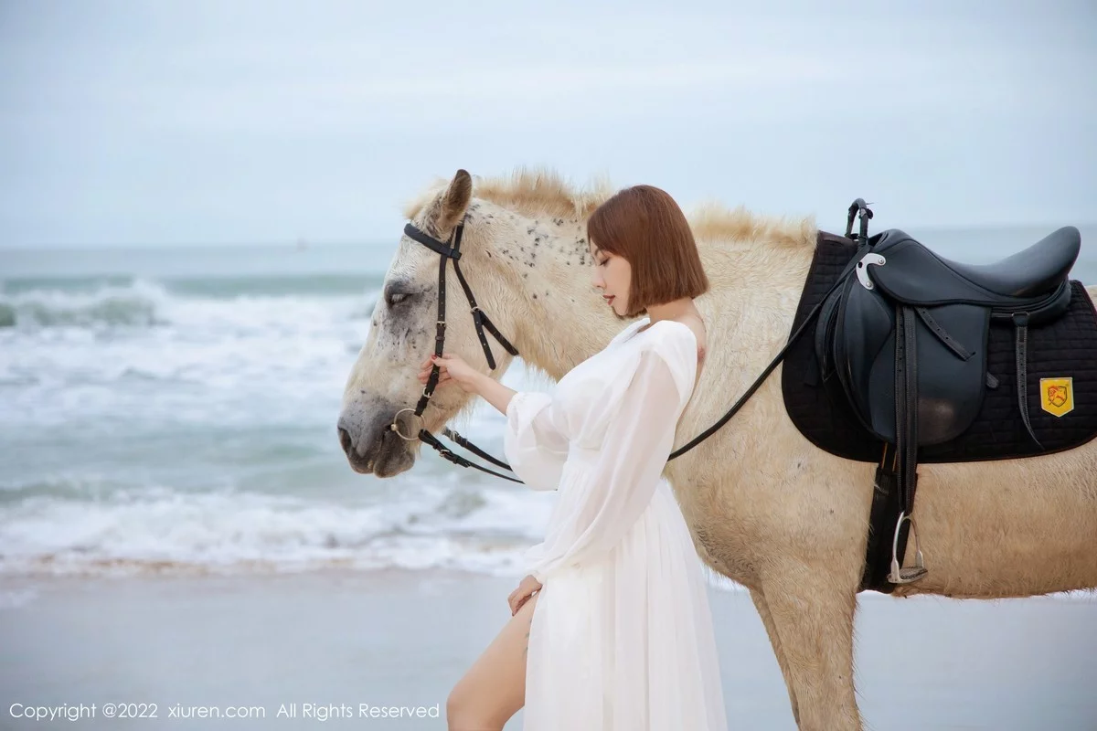 [[XiuRen秀人网]秀人网]No.4853_御姐果儿Victoria三亚旅拍沙滩场景白色内衣秀凹凸身材诱惑写真40P