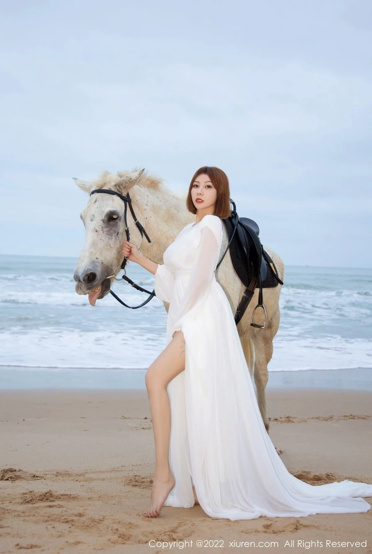 [[XiuRen秀人网]秀人网]No.4853_御姐果儿Victoria三亚旅拍沙滩场景白色内衣秀凹凸身材诱惑写真40P