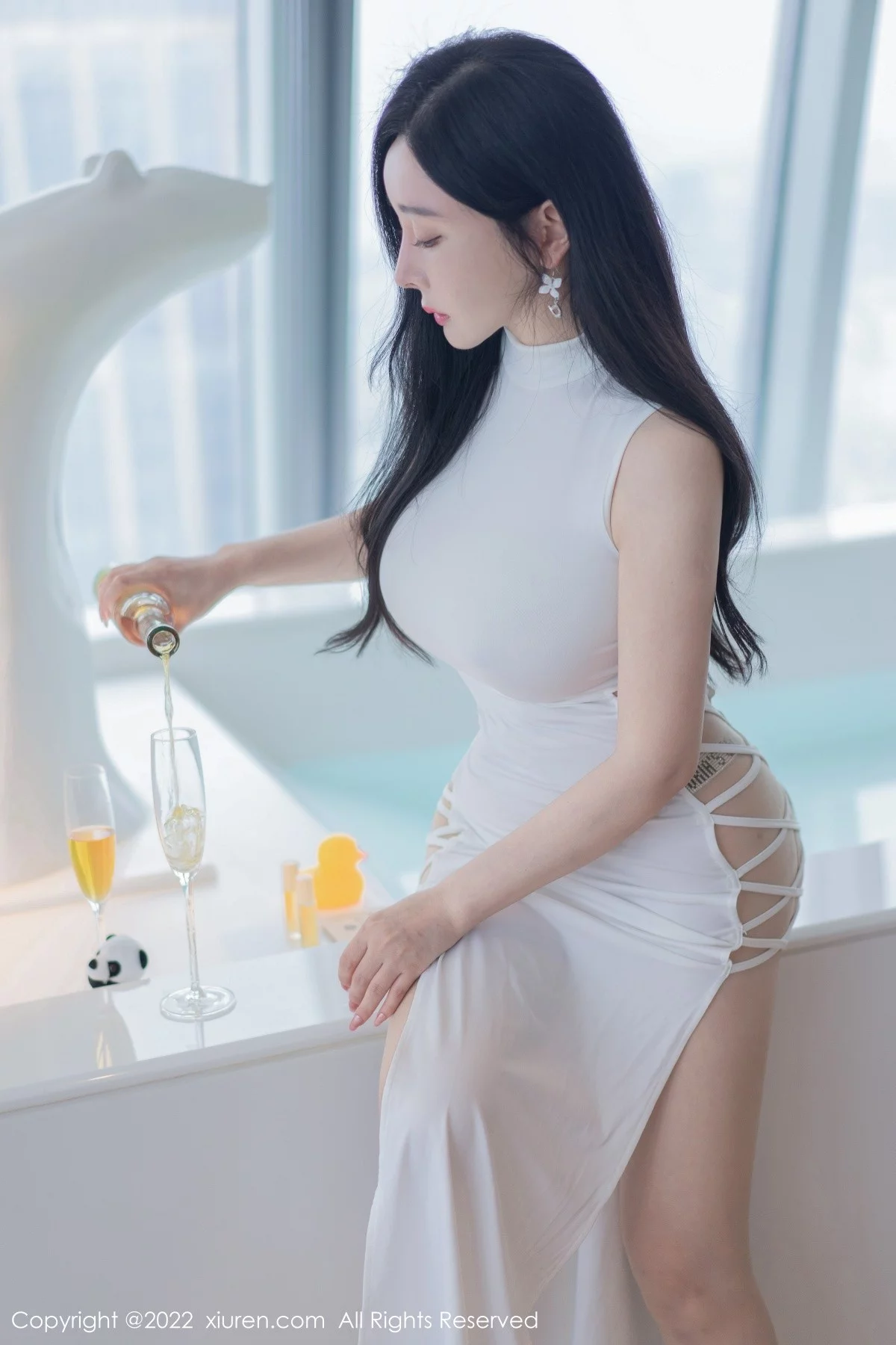 [[XiuRen秀人网]秀人网]No.4855_模特允爾性感白色收身连衣裙配原色丝袜秀丰满身材撩人诱惑写真54P