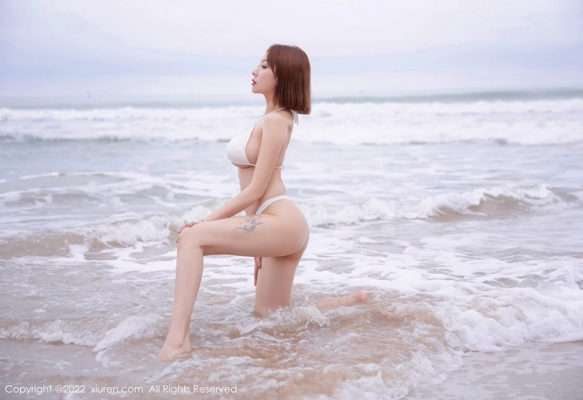 [[XiuRen秀人网]秀人网]No.4853_御姐果儿Victoria三亚旅拍沙滩场景白色内衣秀凹凸身材诱惑写真40P