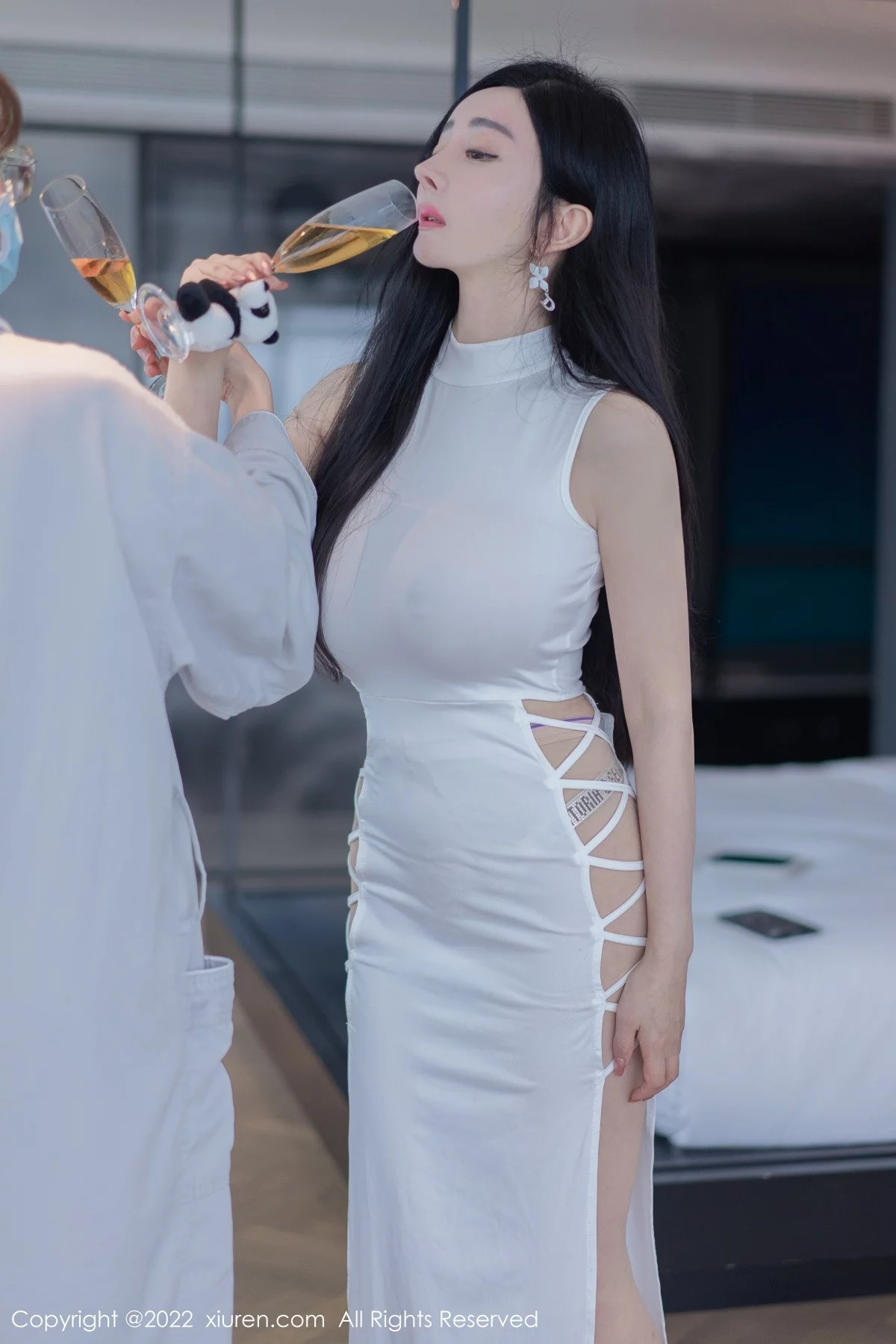 [[XiuRen秀人网]秀人网]No.4855_模特允爾性感白色收身连衣裙配原色丝袜秀丰满身材撩人诱惑写真54P