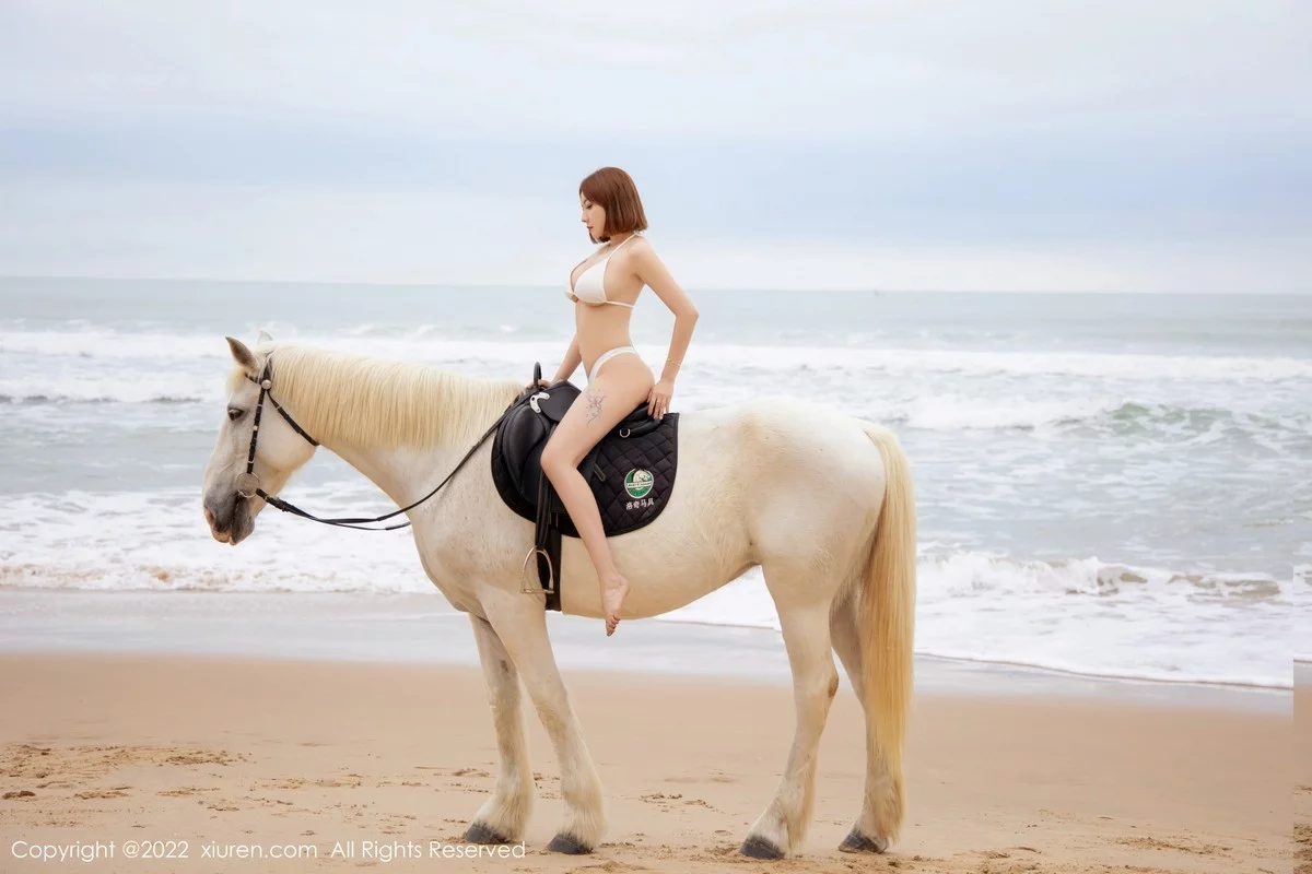 [[XiuRen秀人网]秀人网]No.4853_御姐果儿Victoria三亚旅拍沙滩场景白色内衣秀凹凸身材诱惑写真40P