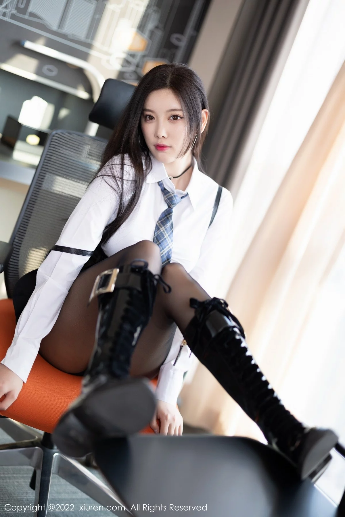 [[XiuRen秀人网]秀人网]No.4856_女神杨晨晨Yome性感白T配黑短裙半脱露黑色蕾丝内衣诱惑写真80P