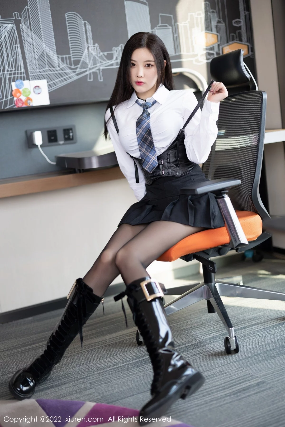 [[XiuRen秀人网]秀人网]No.4856_女神杨晨晨Yome性感白T配黑短裙半脱露黑色蕾丝内衣诱惑写真80P