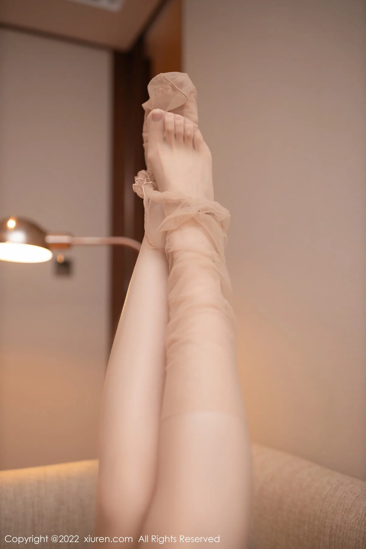 [[XiuRen秀人网]秀人网]No.4854_模特安然Maleah珠三角旅拍半脱白色上衣露蕾丝内衣诱惑写真80P