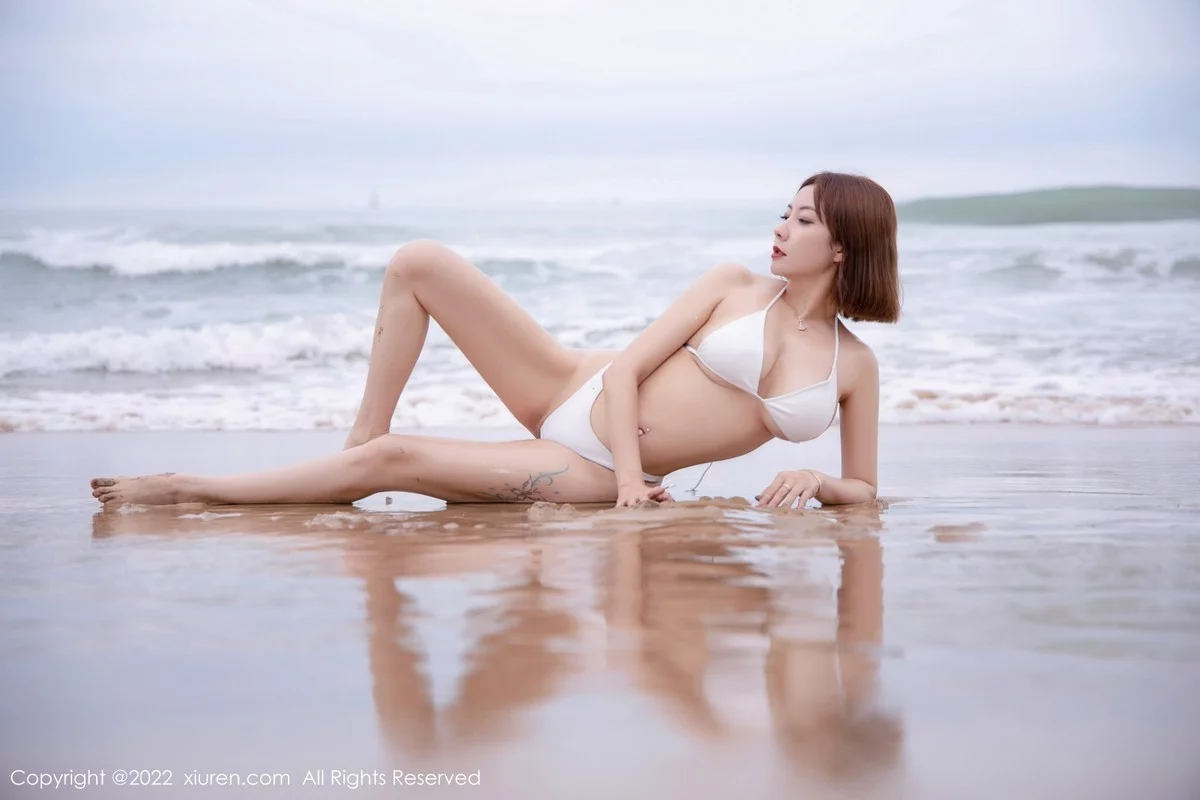 [[XiuRen秀人网]秀人网]No.4853_御姐果儿Victoria三亚旅拍沙滩场景白色内衣秀凹凸身材诱惑写真40P