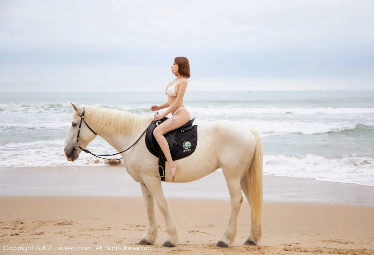 [[XiuRen秀人网]秀人网]No.4853_御姐果儿Victoria三亚旅拍沙滩场景白色内衣秀凹凸身材诱惑写真40P