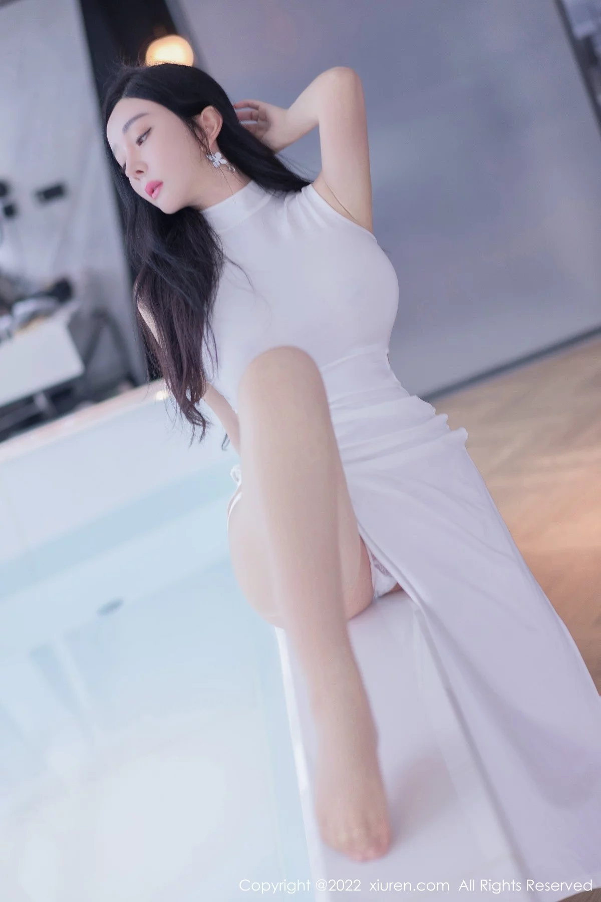 [[XiuRen秀人网]秀人网]No.4855_模特允爾性感白色收身连衣裙配原色丝袜秀丰满身材撩人诱惑写真54P