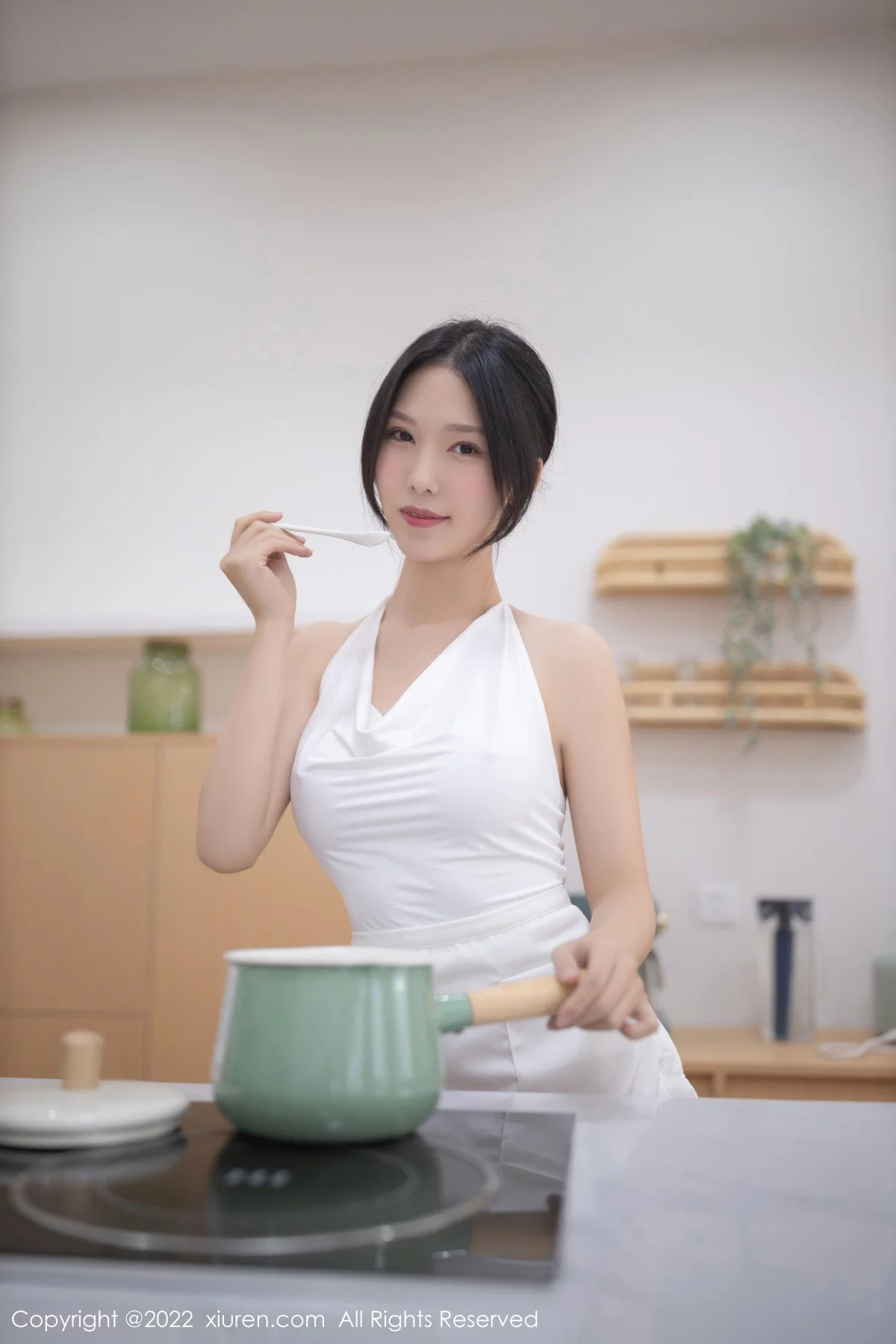 [[XiuRen秀人网]秀人网]No.4861_模特利世厨娘主题拍摄性感白色服饰配无内肉丝极致诱惑写真73P