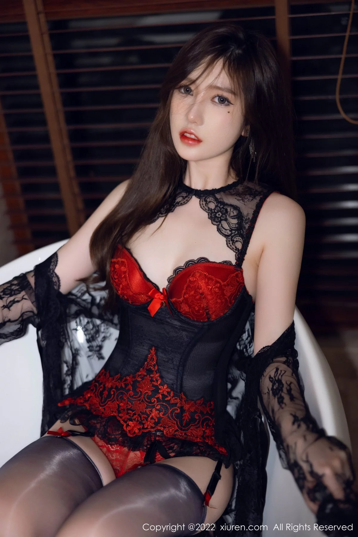 [[XiuRen秀人网]秀人网]No.4863_模特美桃酱珠三角旅拍黑色网纱服饰露性感红色内衣完美诱惑写真40P