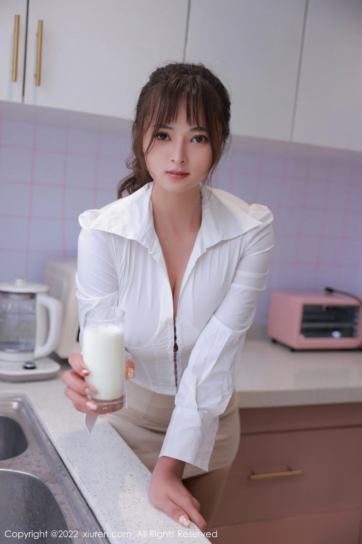 [[XiuRen秀人网]秀人网]No.4866_模特奈沐子云南大理旅拍白T配米色短裙半脱秀丰满身材诱惑写真53P