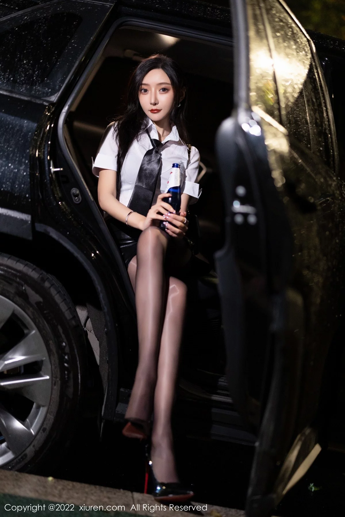 [[XiuRen秀人网]秀人网]No.4879_女神王馨瑶yanni性感白T配黑皮短裙露蕾丝内衣开档黑丝诱惑写真77P