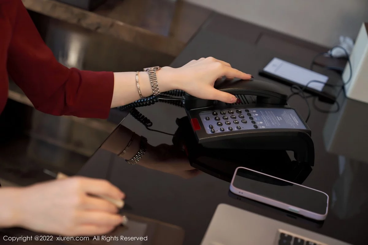 [[XiuRen秀人网]秀人网]No.4877_女神周于希Sally脱红色外衣露性感黑色内衣超薄黑丝迷人诱惑写真76P