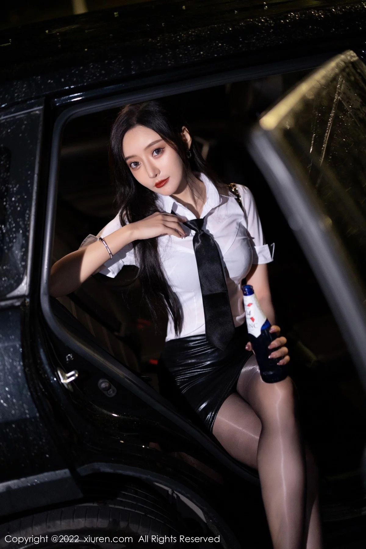 [[XiuRen秀人网]秀人网]No.4879_女神王馨瑶yanni性感白T配黑皮短裙露蕾丝内衣开档黑丝诱惑写真77P