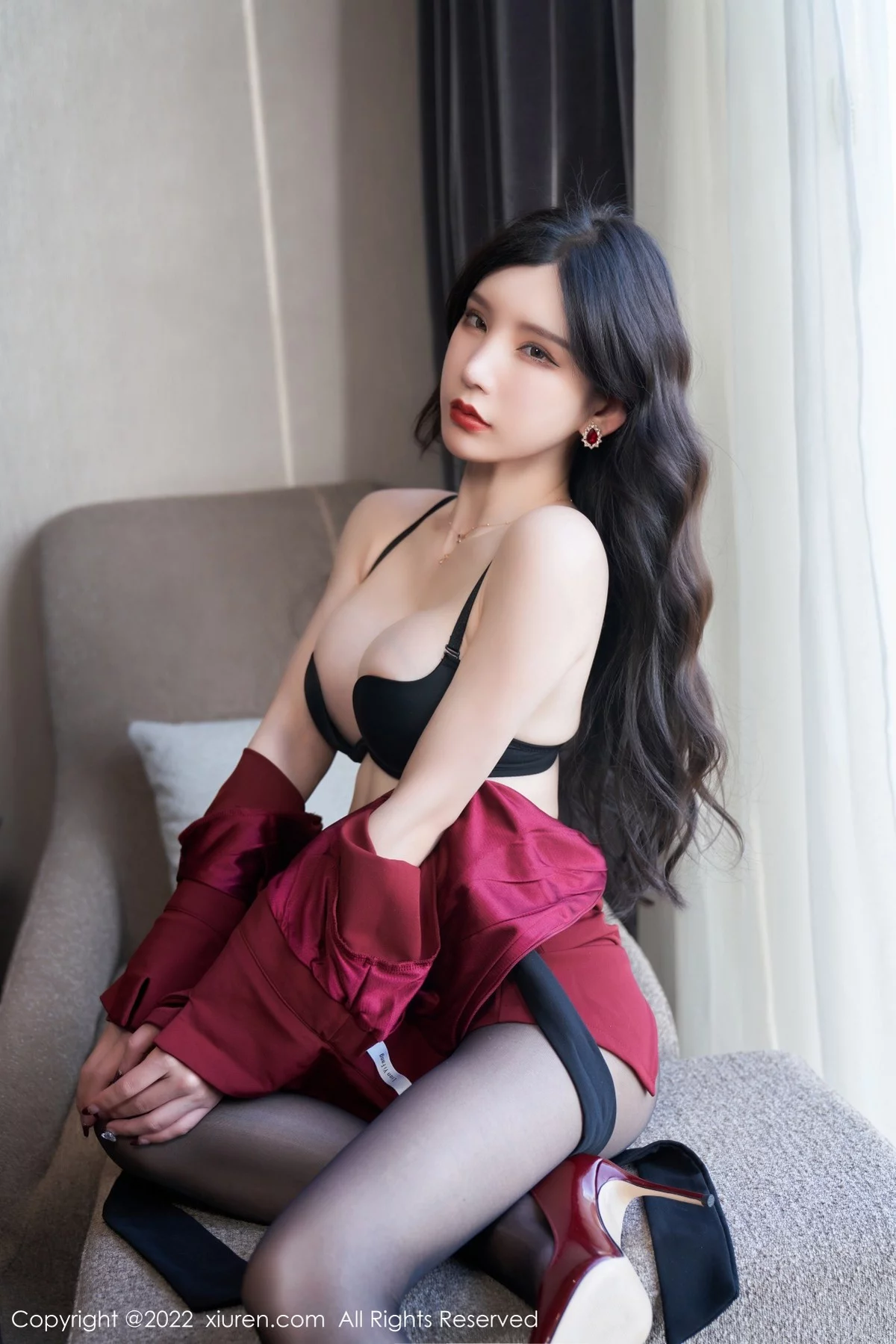 [[XiuRen秀人网]秀人网]No.4877_女神周于希Sally脱红色外衣露性感黑色内衣超薄黑丝迷人诱惑写真76P