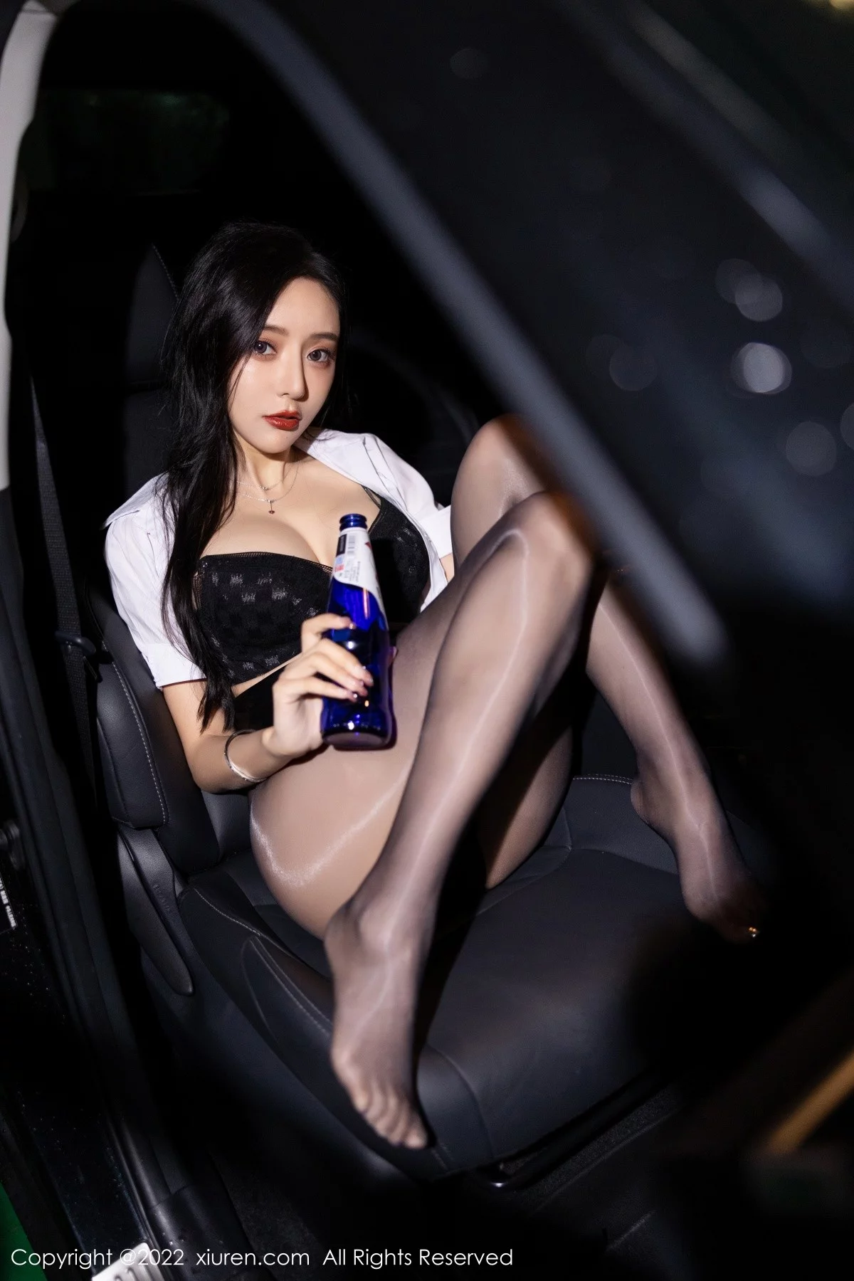 [[XiuRen秀人网]秀人网]No.4879_女神王馨瑶yanni性感白T配黑皮短裙露蕾丝内衣开档黑丝诱惑写真77P