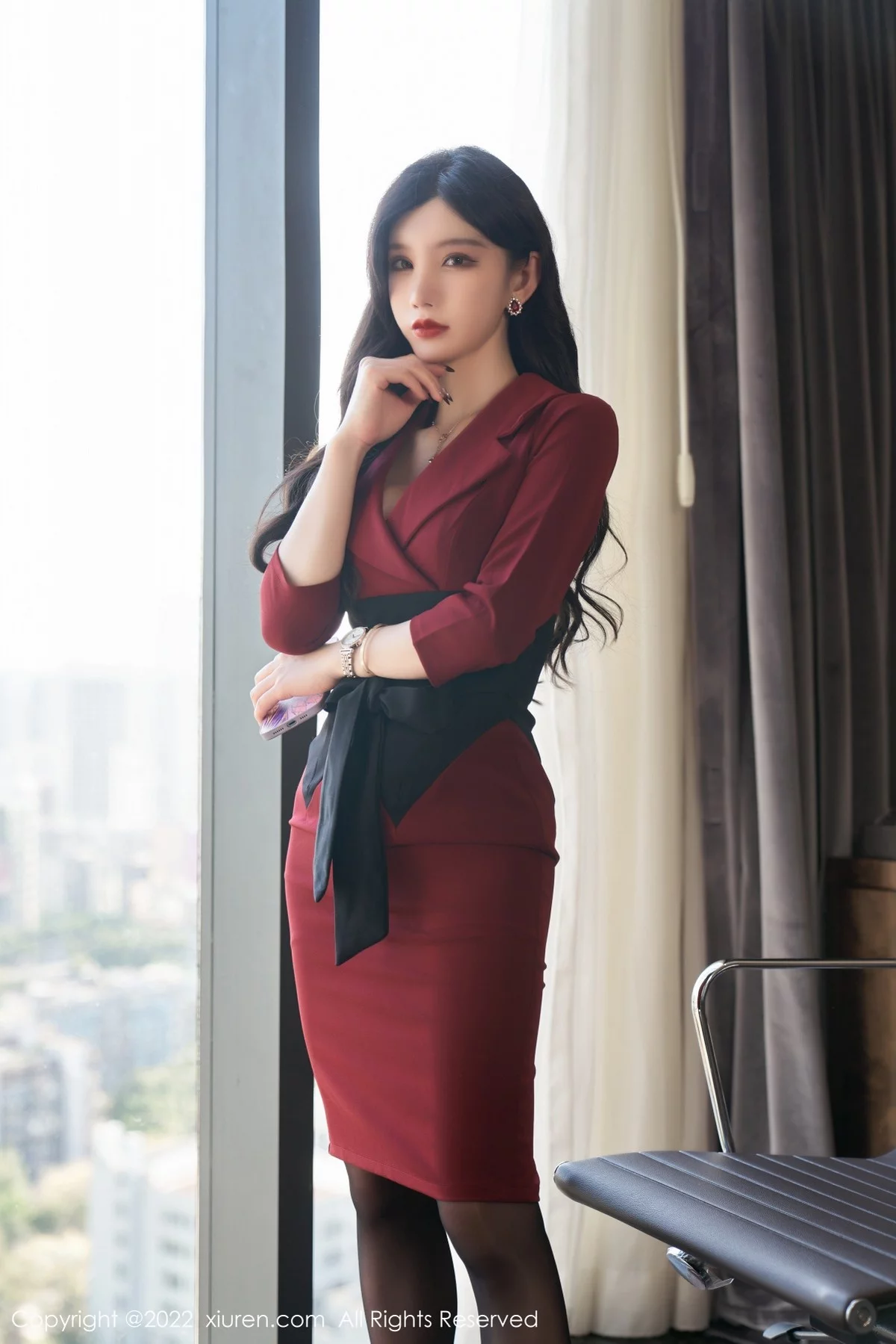 [[XiuRen秀人网]秀人网]No.4877_女神周于希Sally脱红色外衣露性感黑色内衣超薄黑丝迷人诱惑写真76P