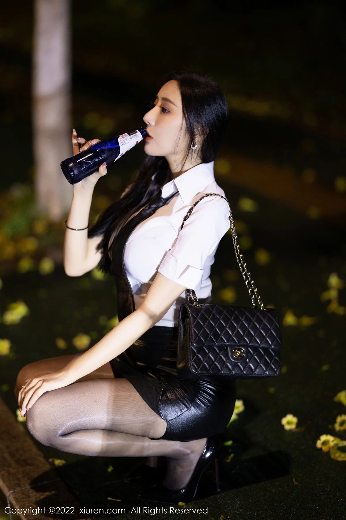 [[XiuRen秀人网]秀人网]No.4879_女神王馨瑶yanni性感白T配黑皮短裙露蕾丝内衣开档黑丝诱惑写真77P